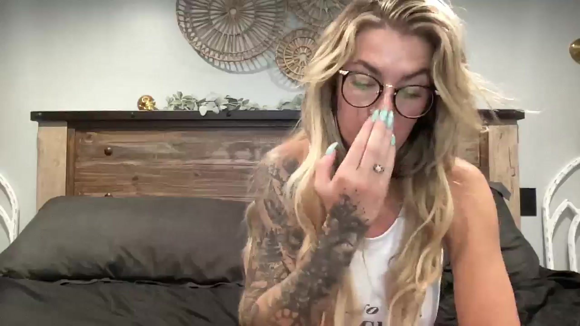 Gallery image thumbnail from honeyoutlaw's myfreecams stream on, 10/08/2024, 05:58 image 19 of 20