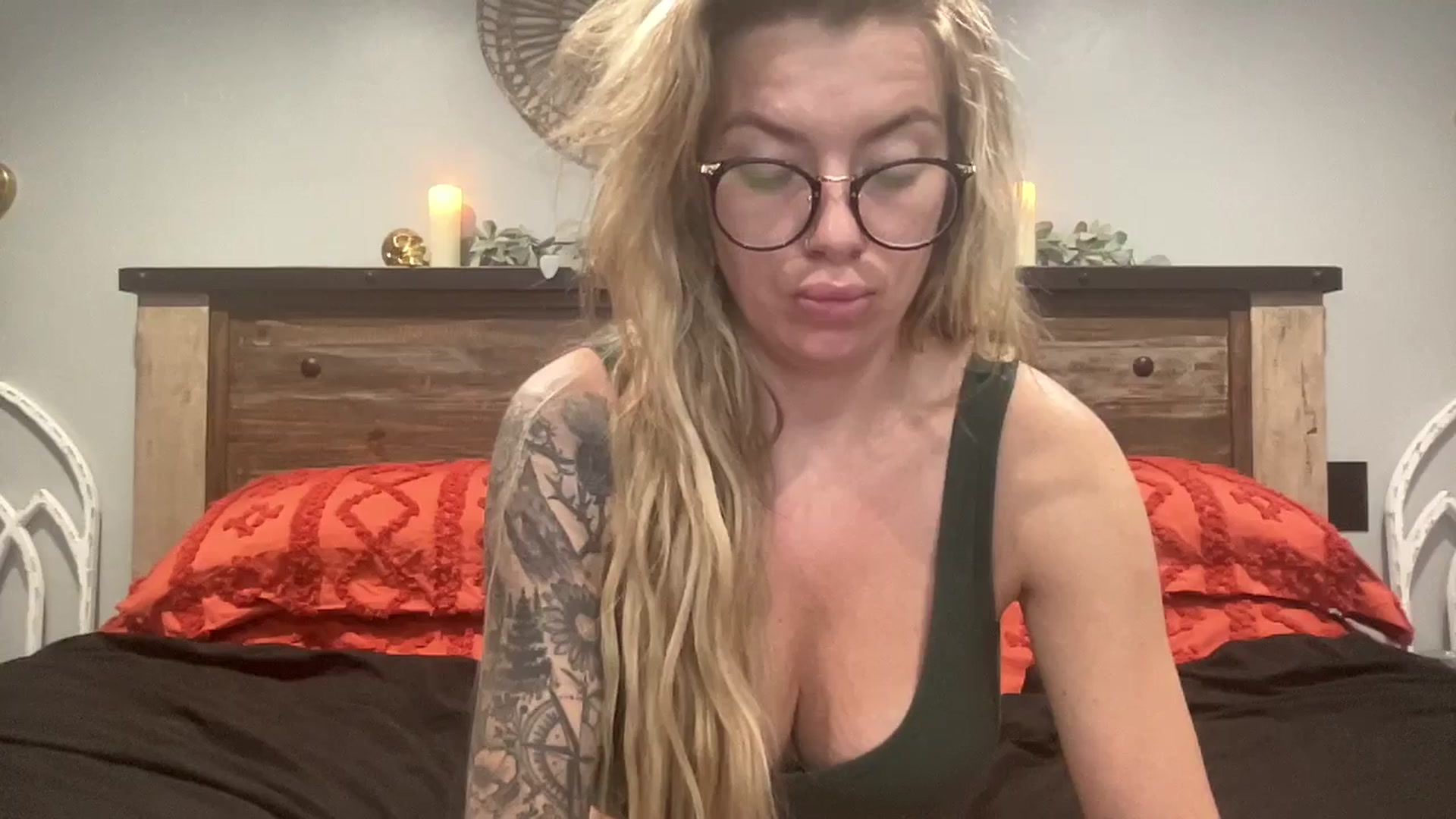 Gallery image thumbnail from honeyoutlaw's myfreecams stream on, 12/21/2024, 07:35 image 20 of 20