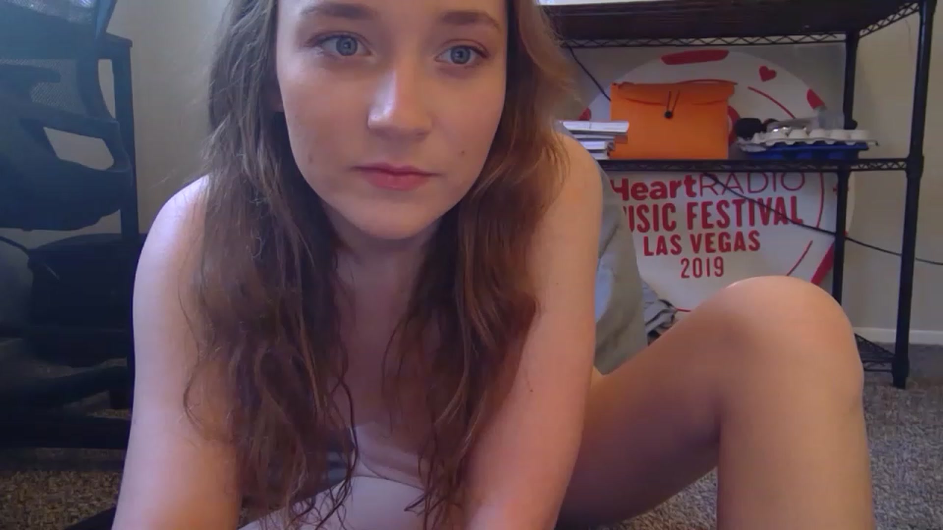 Gallery image thumbnail from hornyhippiexx's myfreecams stream on, 12/24/2022, 20:59 image 6 of 20