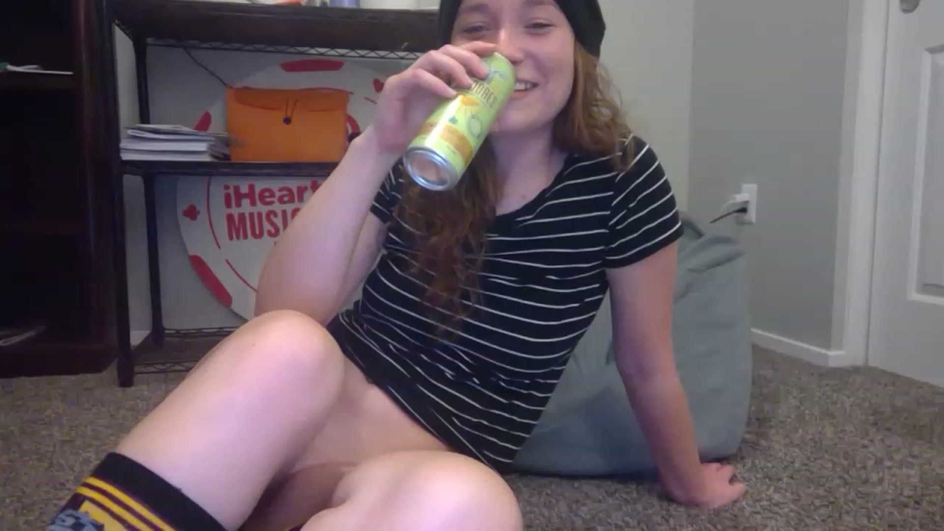 Gallery image thumbnail from hornyhippiexx's myfreecams stream on, 01/08/2023, 09:04 image 1 of 20
