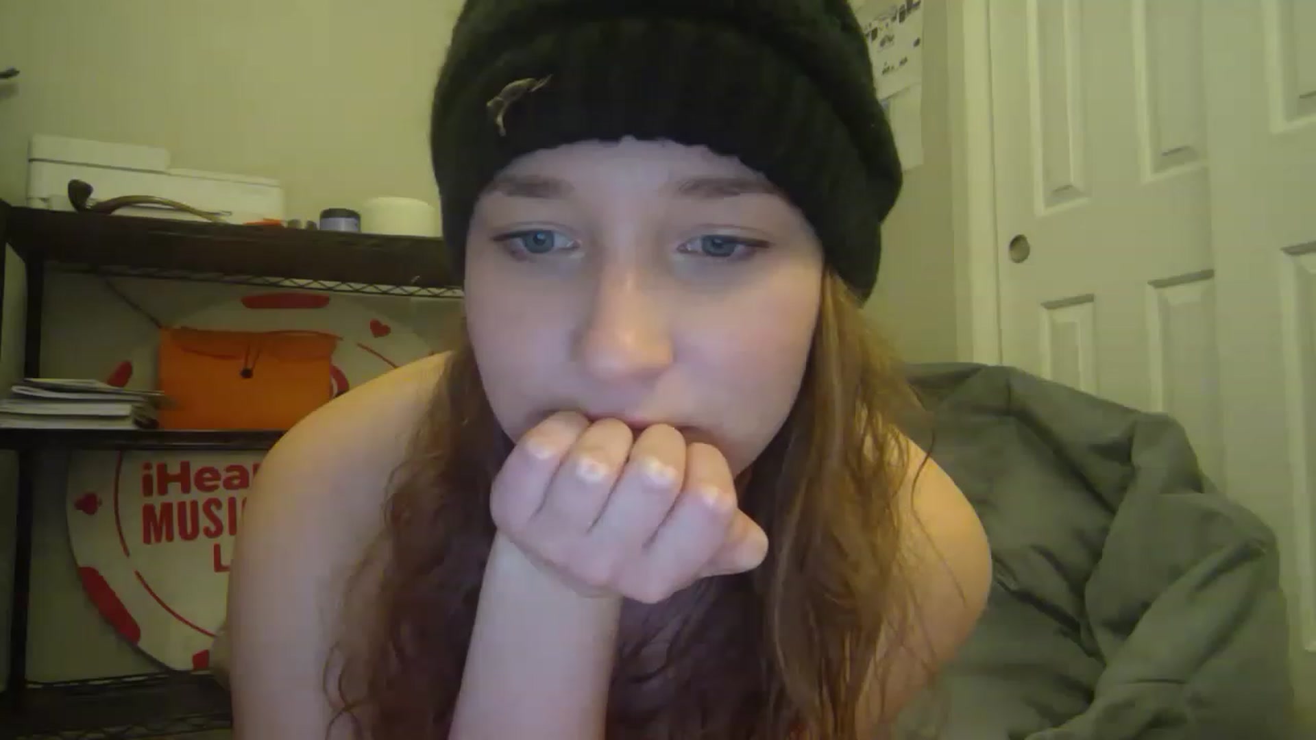 Gallery image thumbnail from hornyhippiexx's myfreecams stream on, 01/08/2023, 09:04 image 13 of 20