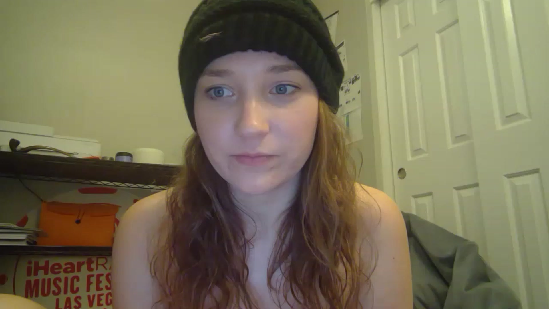 Gallery image thumbnail from hornyhippiexx's myfreecams stream on, 01/08/2023, 09:04 image 12 of 20