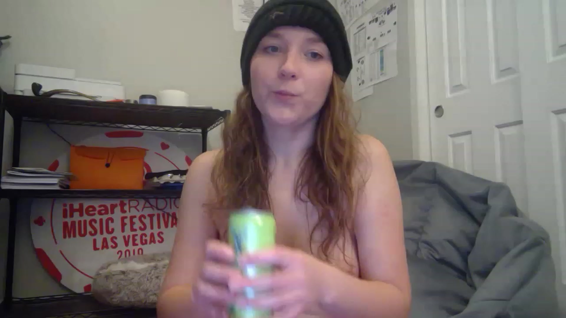 Gallery image thumbnail from hornyhippiexx's myfreecams stream on, 01/08/2023, 09:04 image 14 of 20