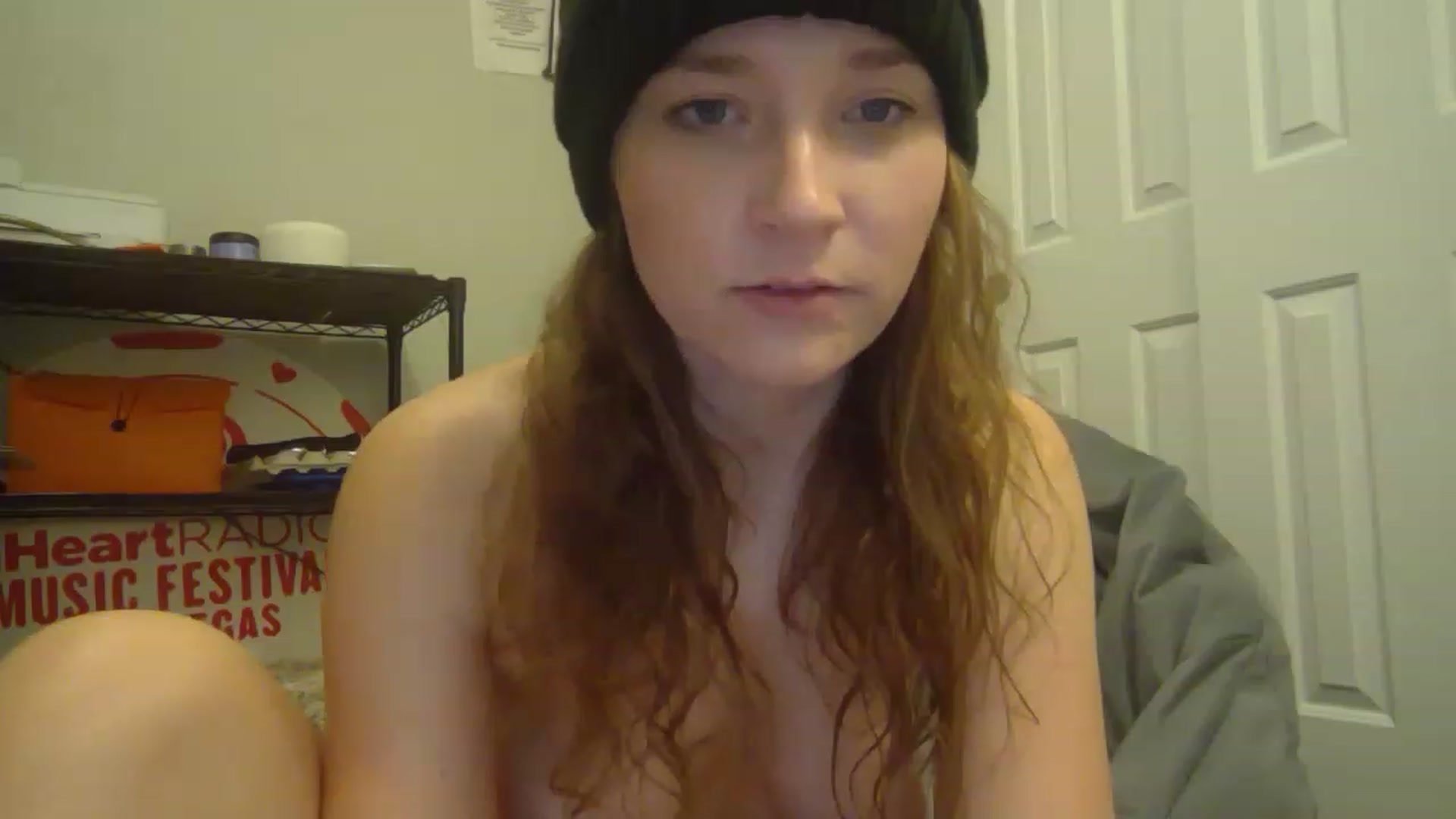 Gallery image thumbnail from hornyhippiexx's myfreecams stream on, 01/08/2023, 09:04 image 11 of 20