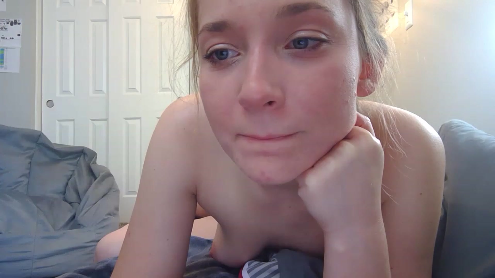Gallery image thumbnail from hornyhippiexx's myfreecams stream on, 02/19/2023, 23:20 image 10 of 20