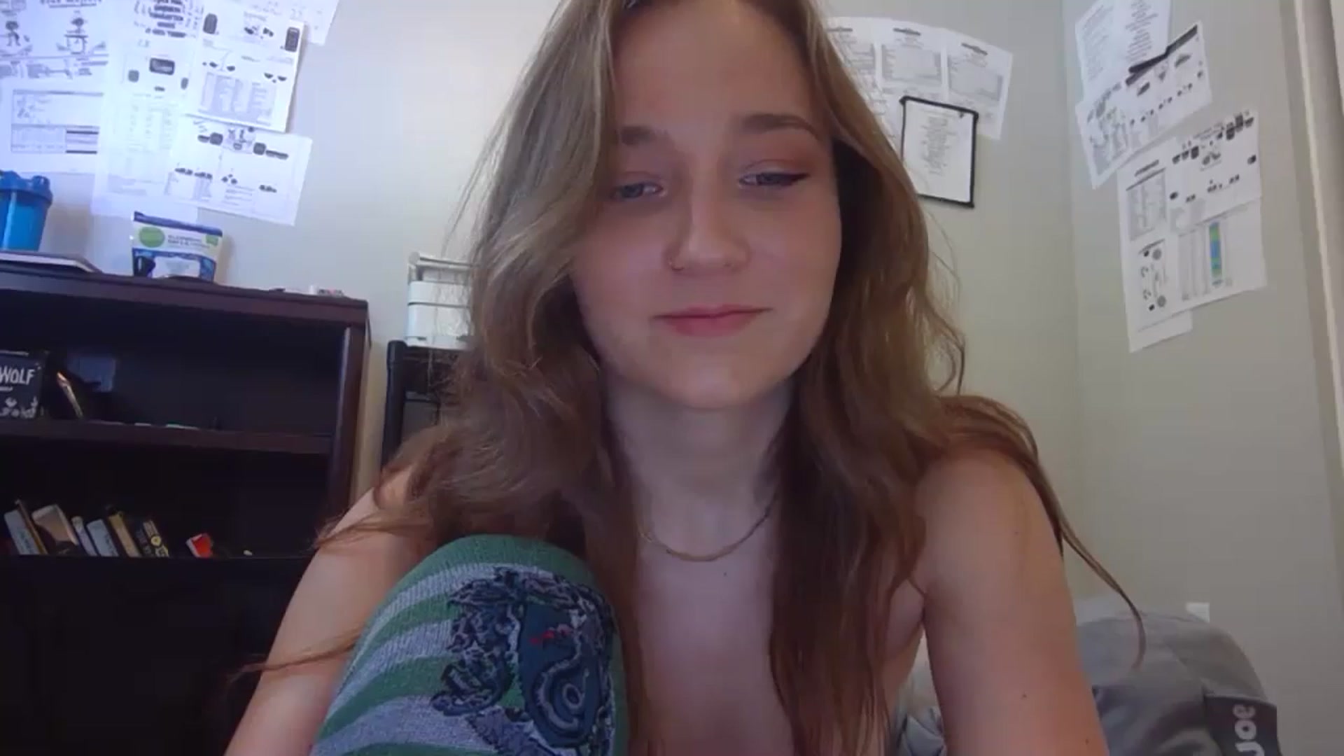 Gallery image thumbnail from hornyhippiexx's myfreecams stream on, 09/04/2023, 22:43 image 14 of 20