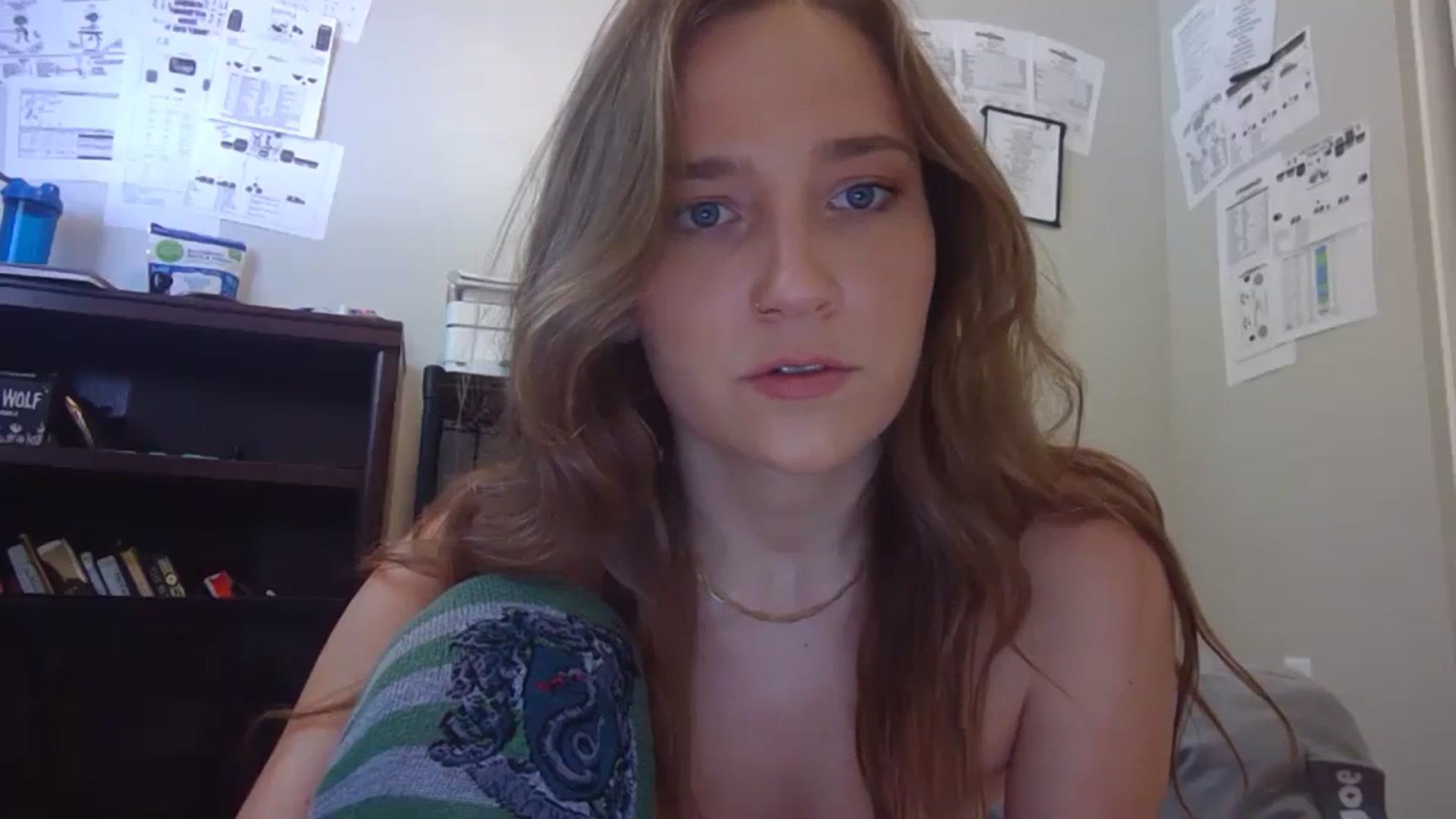 Gallery image thumbnail from hornyhippiexx's myfreecams stream on, 09/04/2023, 22:43 image 13 of 20