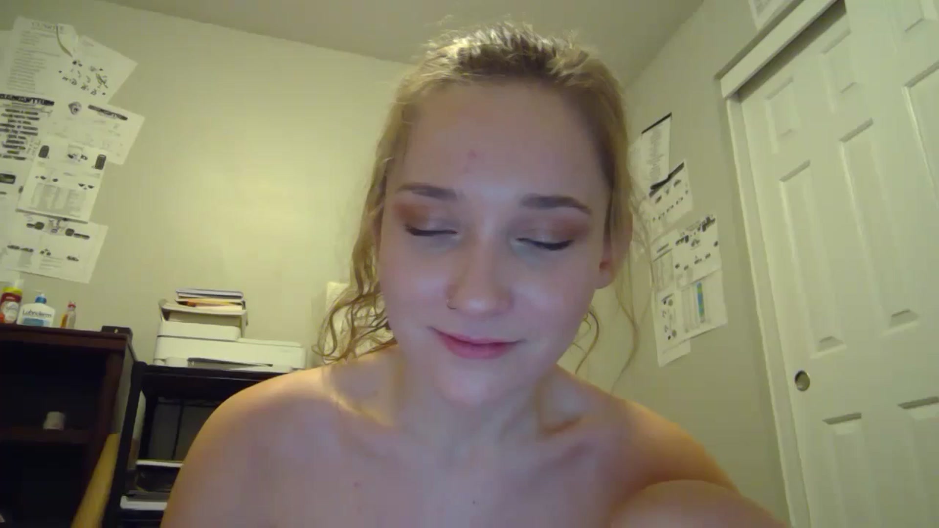 Gallery image thumbnail from hornyhippiexx's myfreecams stream on, 10/08/2023, 09:16 image 17 of 20