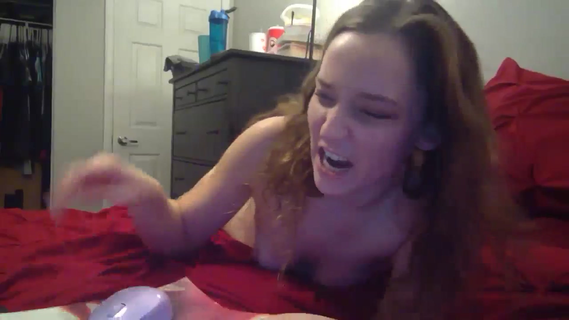Gallery image thumbnail from hornyhippiexx's myfreecams stream on, 10/29/2023, 02:18 image 14 of 20