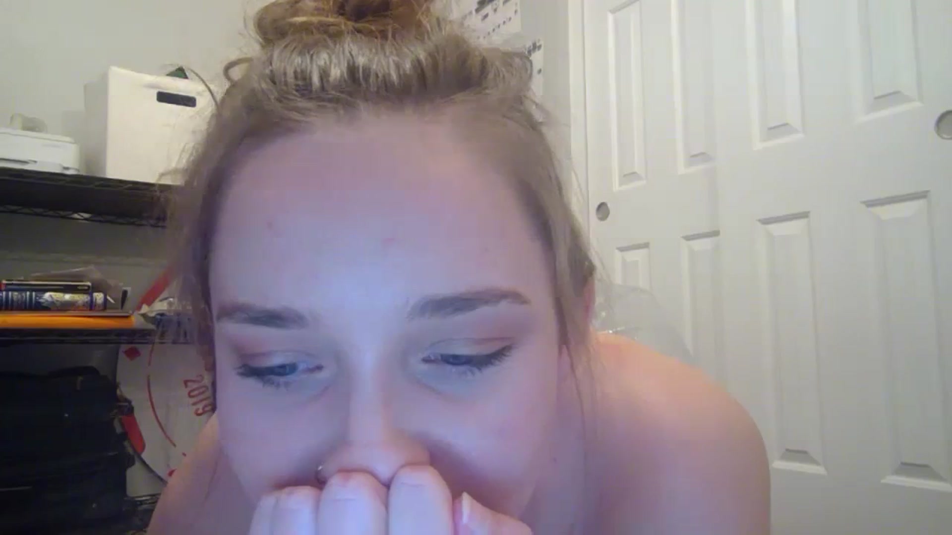 Gallery image thumbnail from hornyhippiexx's myfreecams stream on, 11/01/2023, 01:43 image 14 of 20