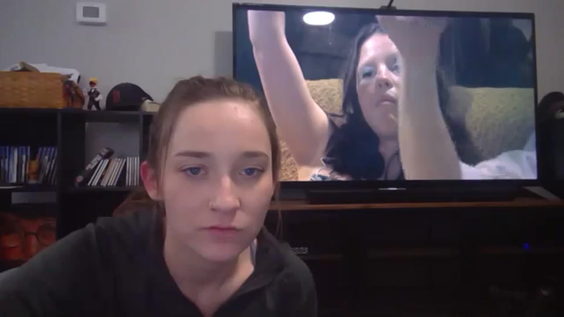 Gallery image thumbnail from hornyhippiexx's myfreecams stream on, 11/13/2023, 07:50 image 3 of 20