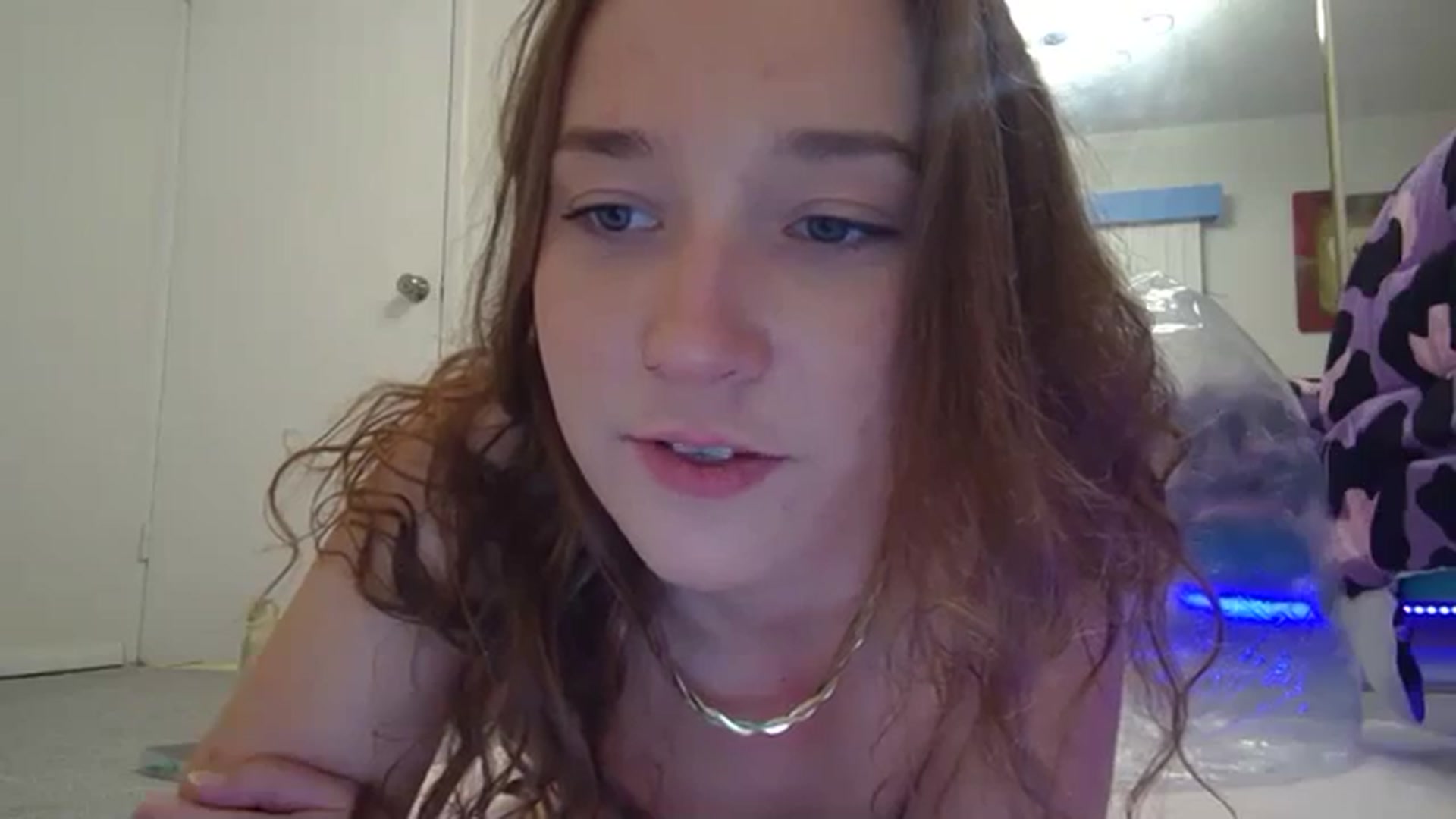 Gallery image thumbnail from hornyhippiexx's myfreecams stream on, 11/26/2023, 07:38 image 3 of 20