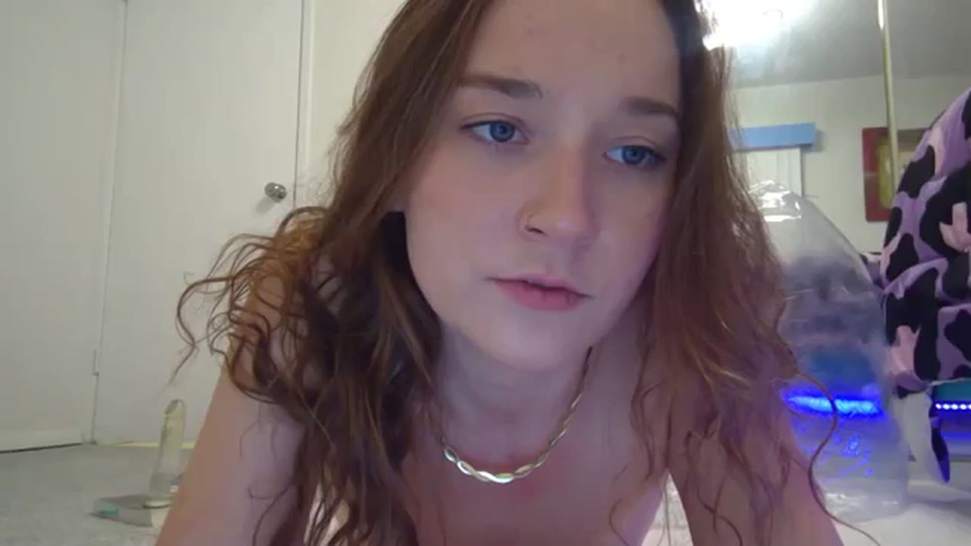 Gallery image thumbnail from hornyhippiexx's myfreecams stream on, 11/26/2023, 07:38 image 5 of 20