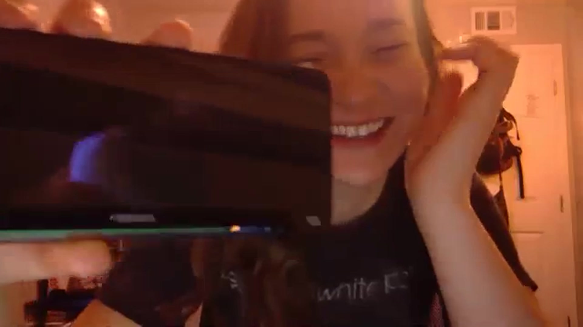 Gallery image thumbnail from hornyhippiexx's myfreecams stream on, 12/08/2023, 07:51 image 8 of 20