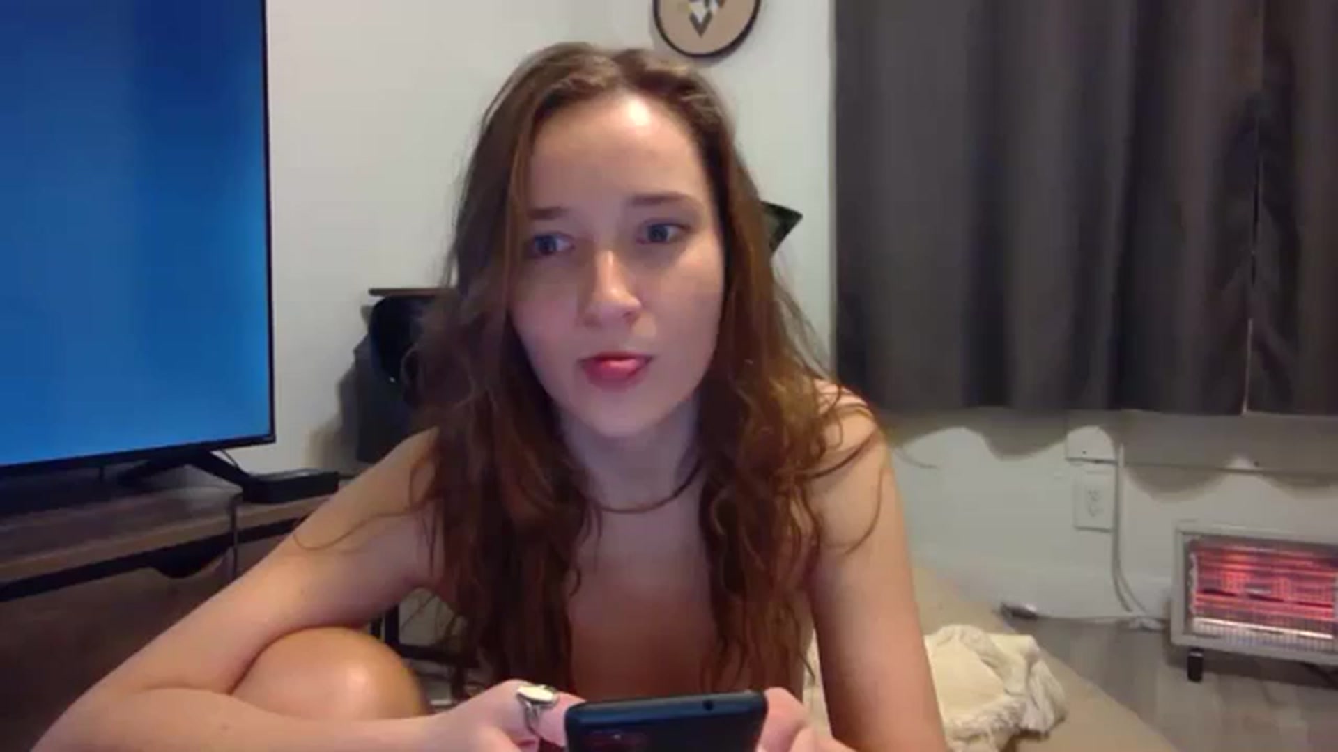 Gallery image thumbnail from hornyhippiexx's myfreecams stream on, 01/24/2024, 05:22 image 1 of 20