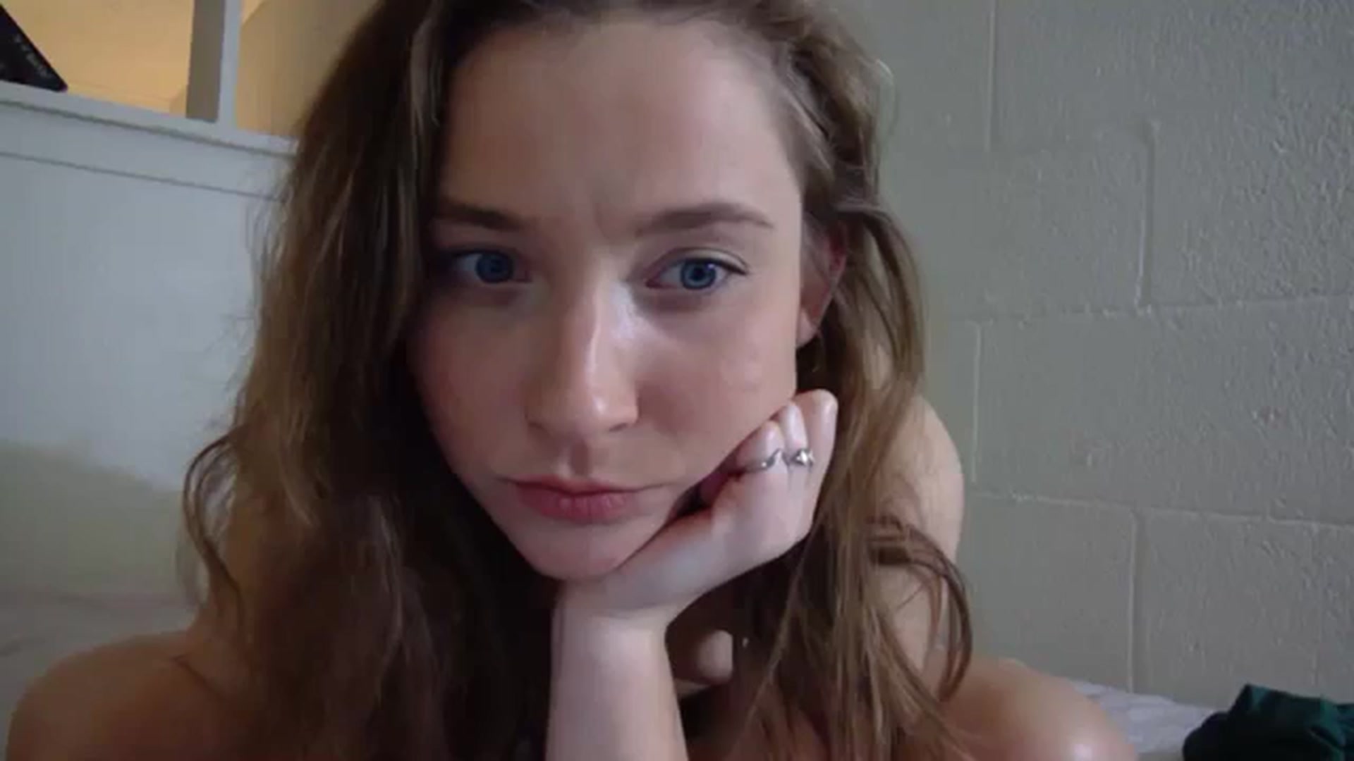 Gallery image thumbnail from hornyhippiexx's myfreecams stream on, 02/11/2024, 08:22 image 14 of 20