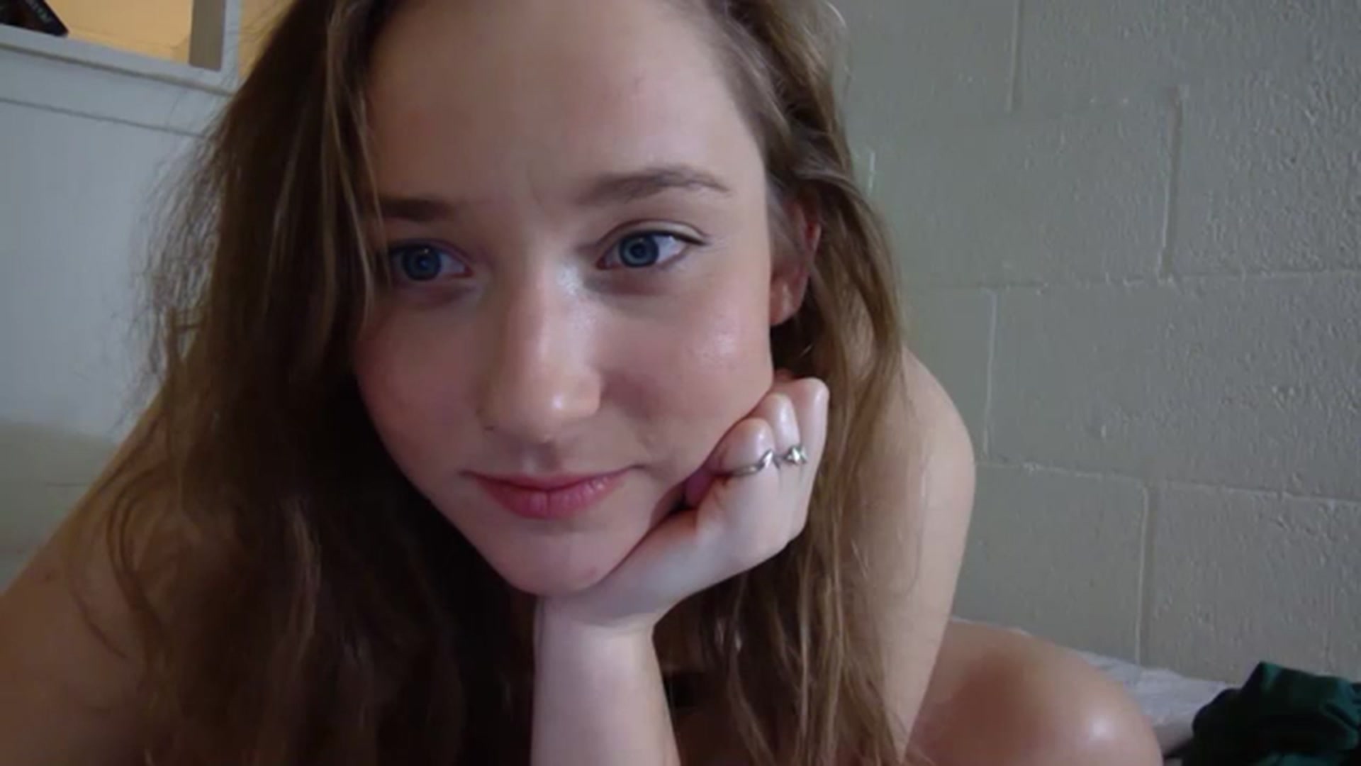 Gallery image thumbnail from hornyhippiexx's myfreecams stream on, 02/11/2024, 08:22 image 16 of 20