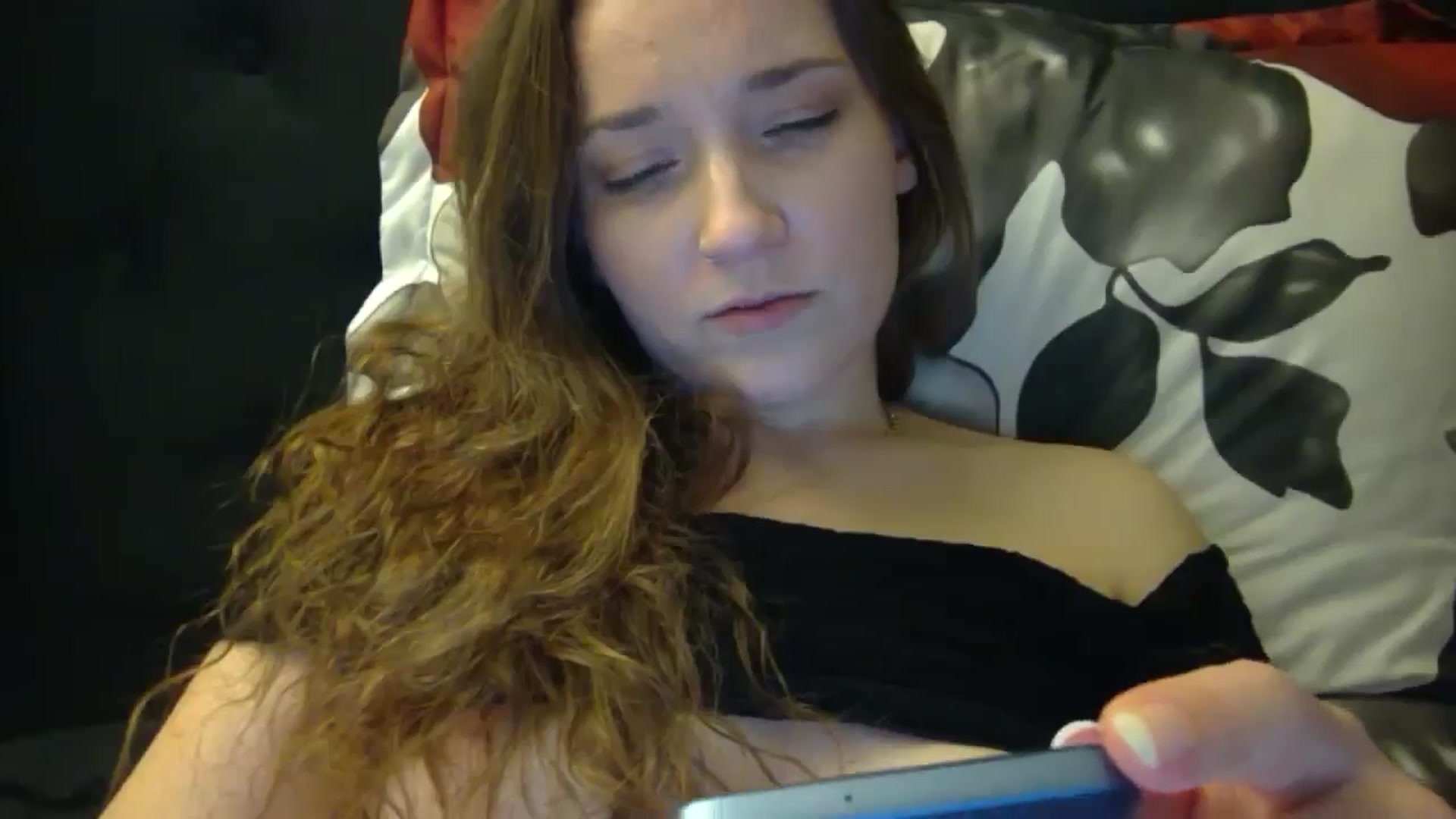 Gallery image thumbnail from hornyhippiexx's myfreecams stream on, 12/18/2024, 08:05 image 20 of 20