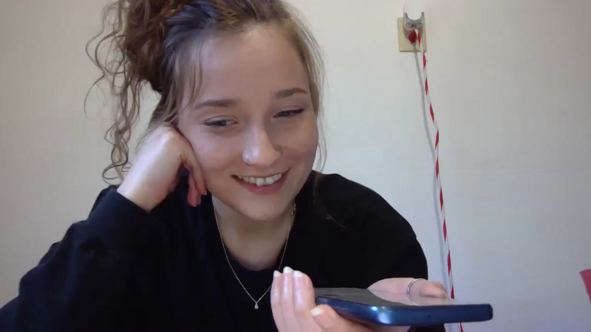 Gallery image thumbnail from hornyhippiexx's myfreecams stream on, 04/14/2025, 05:05 image 18 of 20