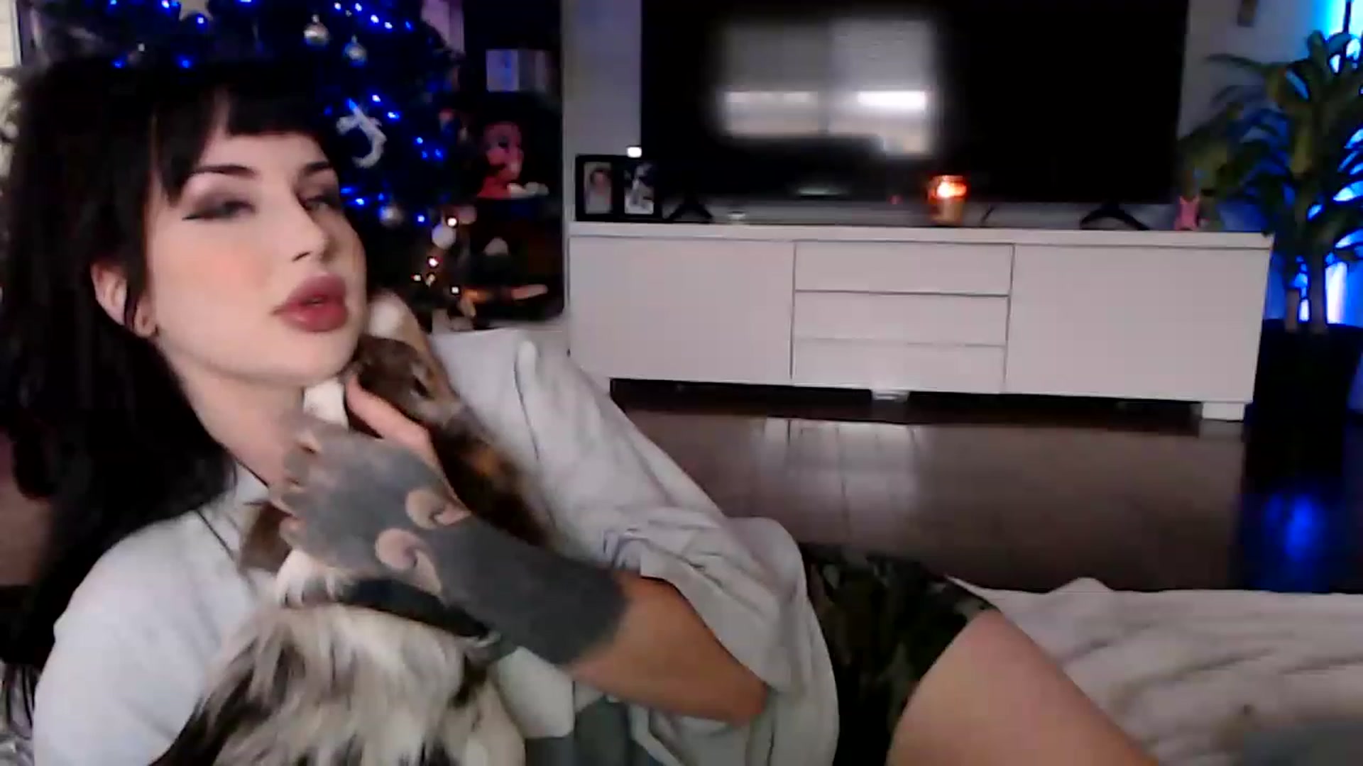 Gallery image thumbnail from hornyunicornn's myfreecams stream on, 12/06/2022, 21:36 image 4 of 20