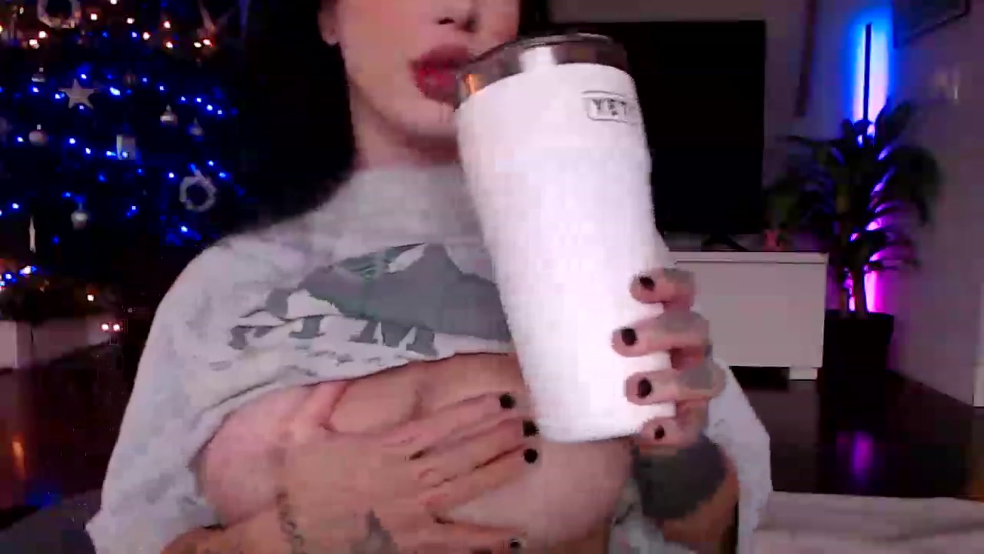 Gallery image thumbnail from hornyunicornn's myfreecams stream on, 12/06/2022, 22:00 image 3 of 20