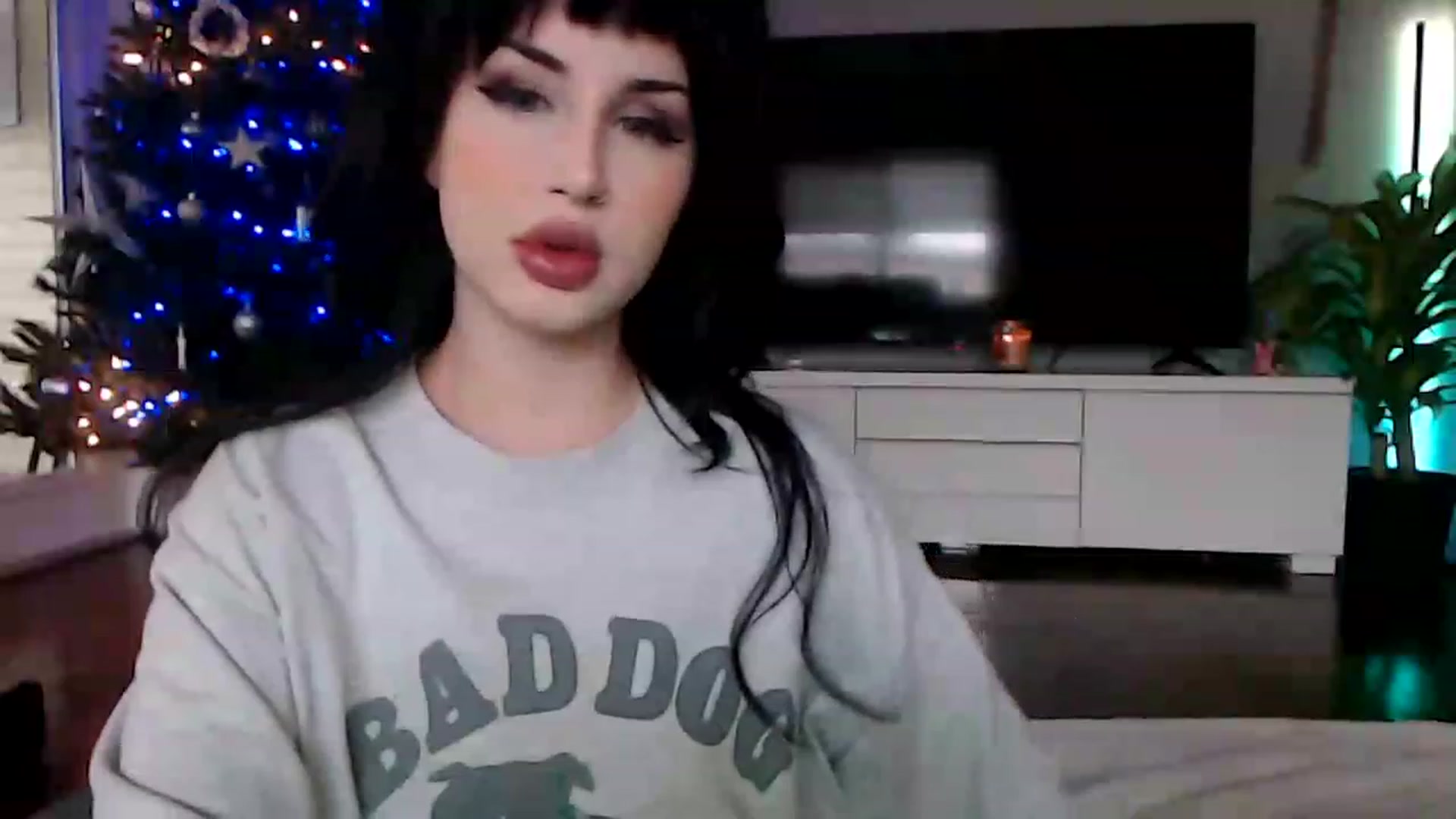 Gallery image thumbnail from hornyunicornn's myfreecams stream on, 12/06/2022, 22:00 image 10 of 20