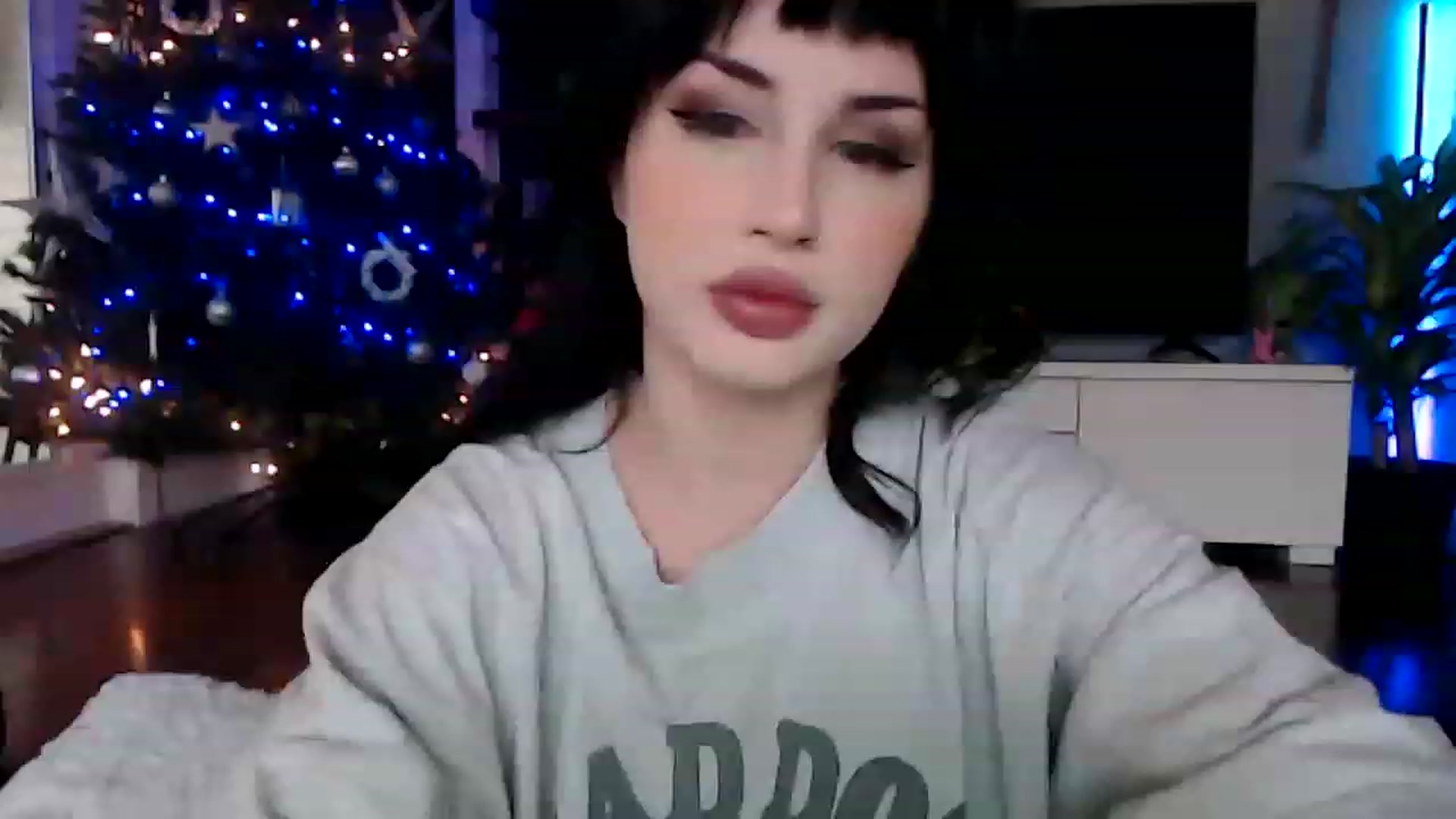 Gallery image thumbnail from hornyunicornn's myfreecams stream on, 12/06/2022, 22:00 image 18 of 20