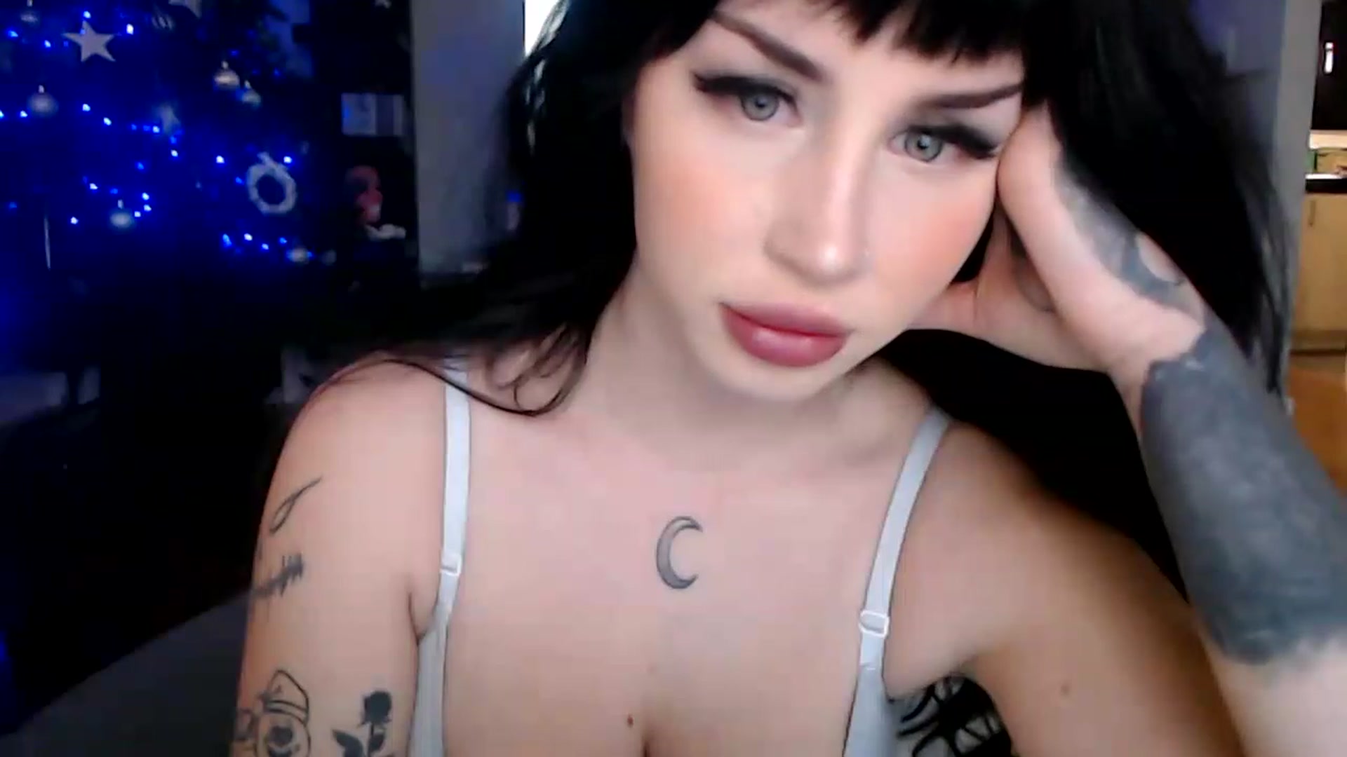 Gallery image thumbnail from hornyunicornn's myfreecams stream on, 12/30/2022, 23:15 image 9 of 20