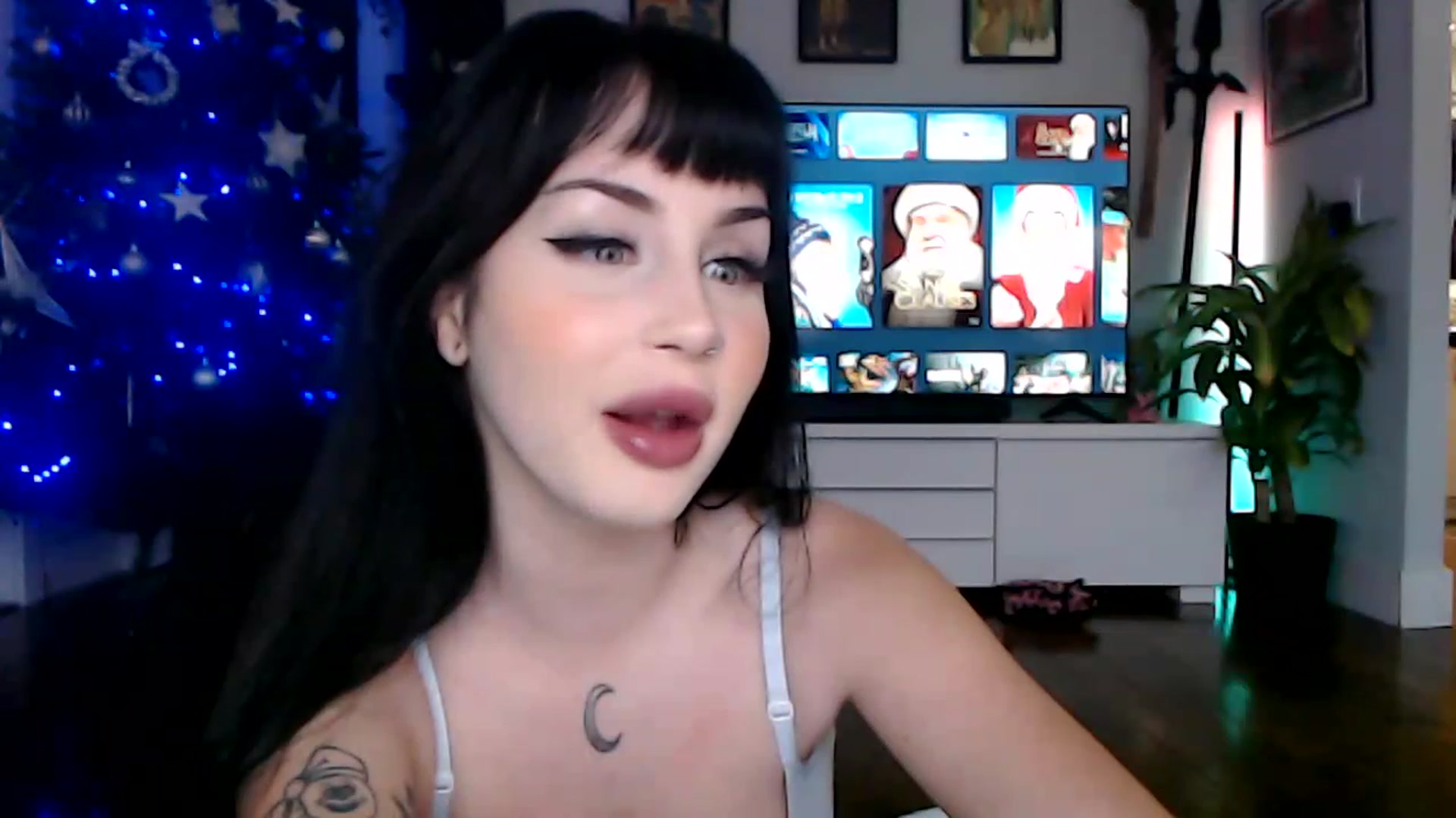 Gallery image thumbnail from hornyunicornn's myfreecams stream on, 12/30/2022, 23:55 image 1 of 20