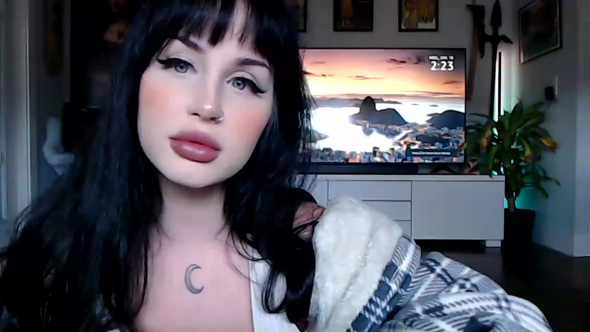 Gallery image thumbnail from hornyunicornn's myfreecams stream on, 01/18/2023, 22:41 image 4 of 20