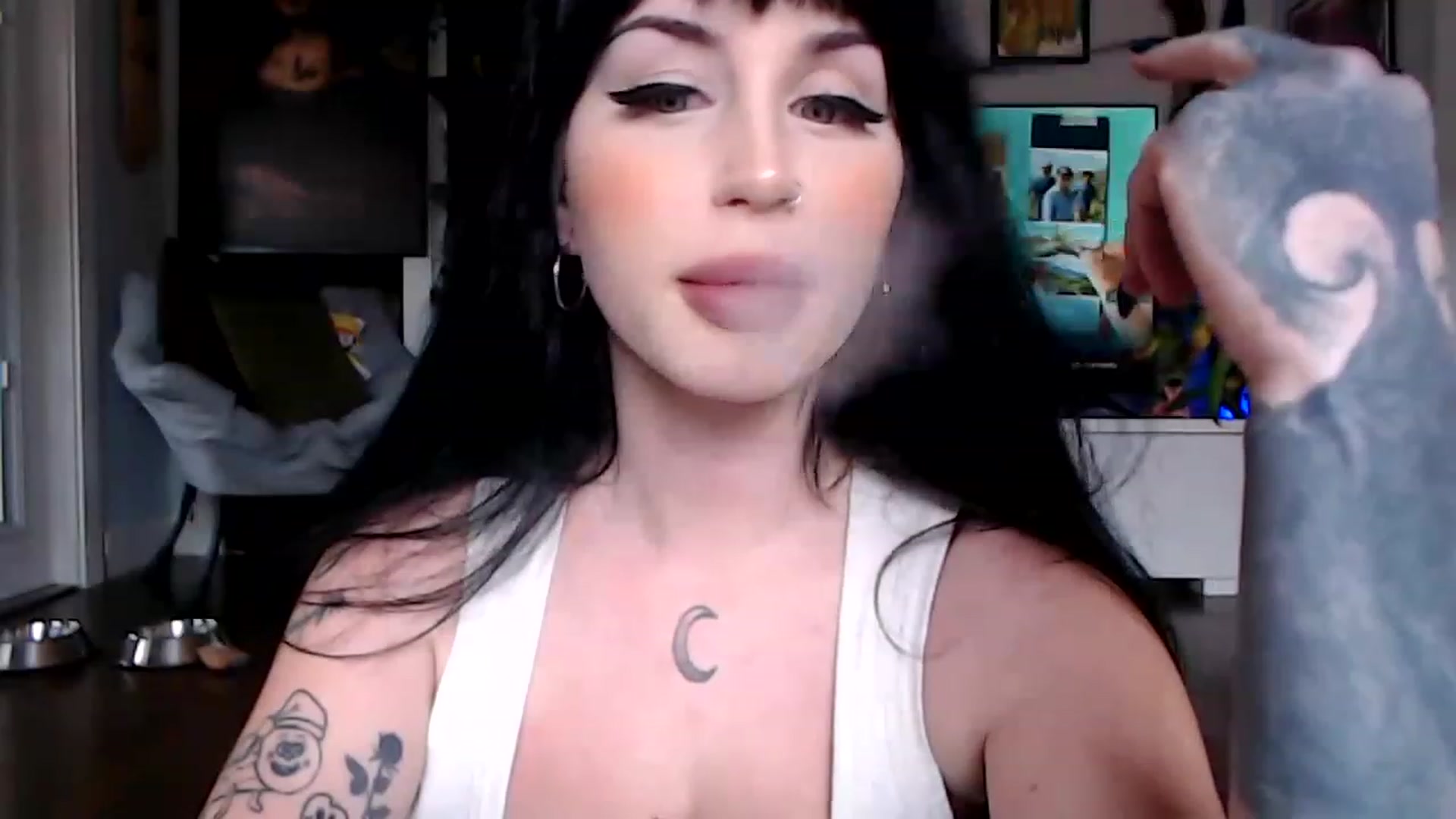 Gallery image thumbnail from hornyunicornn's myfreecams stream on, 01/18/2023, 22:41 image 7 of 20