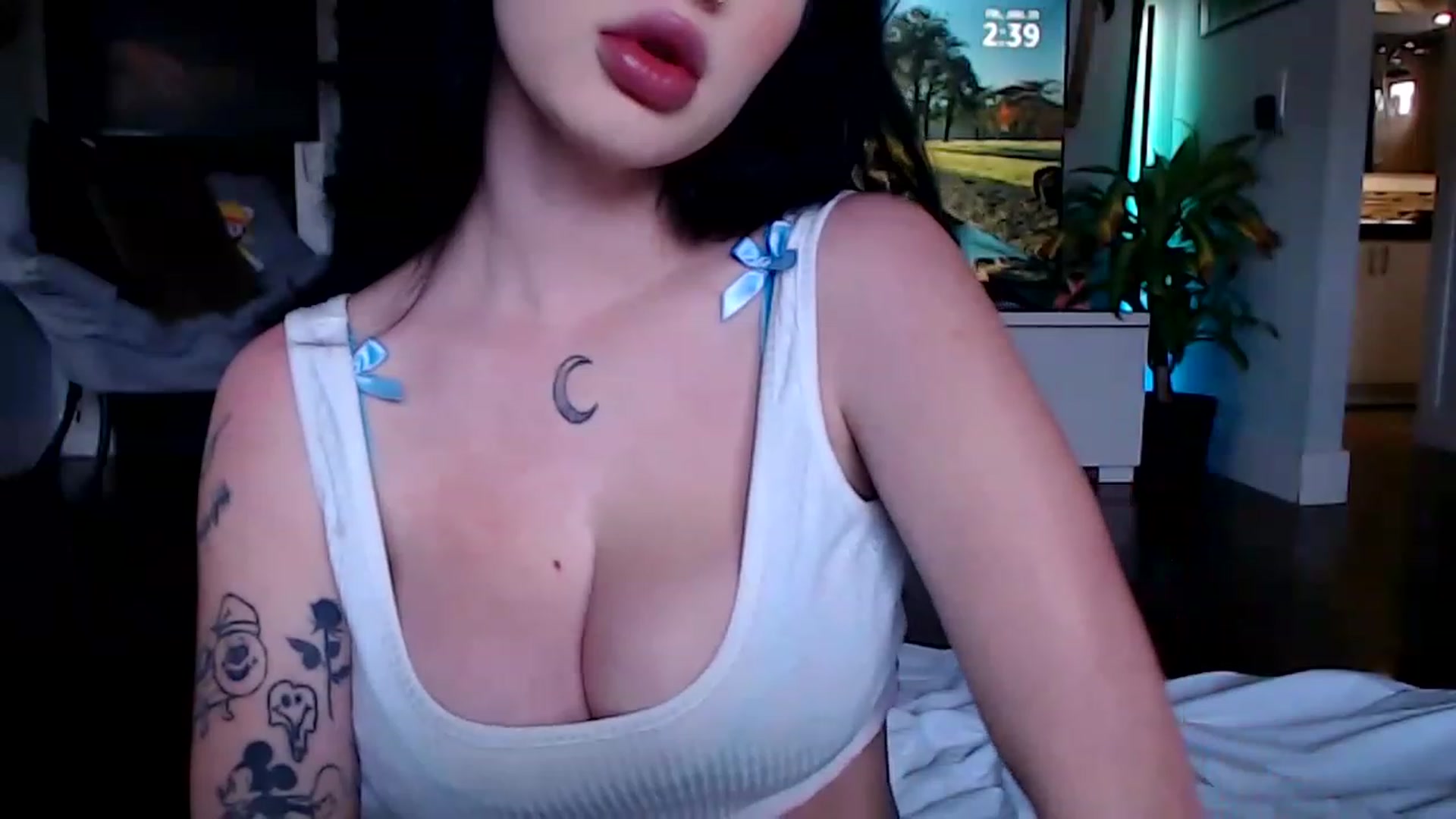 Gallery image thumbnail from hornyunicornn's myfreecams stream on, 01/20/2023, 22:40 image 20 of 20