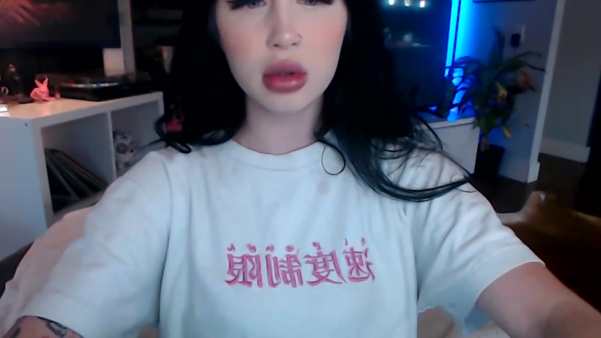 Gallery image thumbnail from hornyunicornn's myfreecams stream on, 02/03/2023, 22:05 image 1 of 20