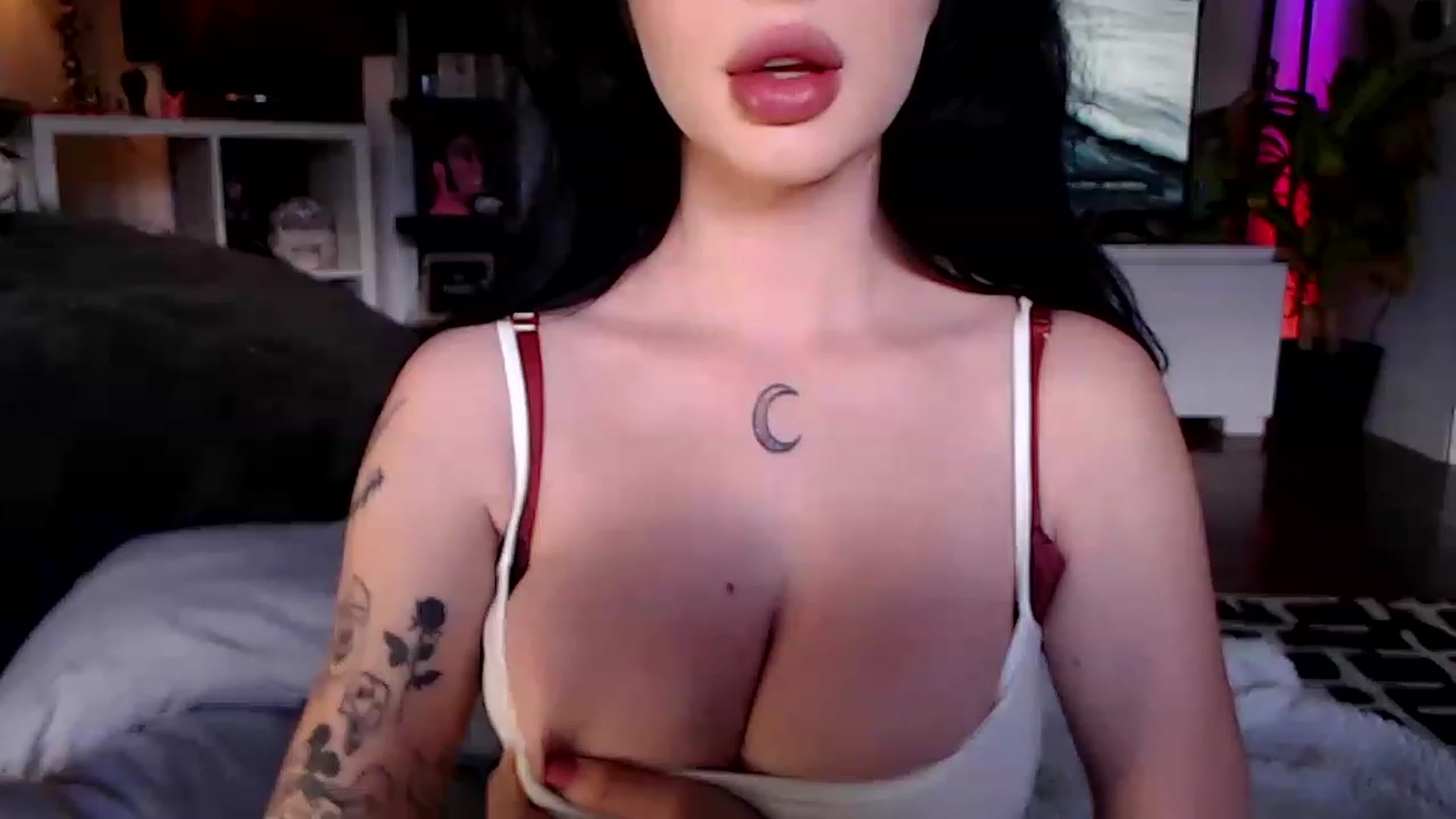 Gallery image thumbnail from hornyunicornn's myfreecams stream on, 03/08/2023, 22:41 image 1 of 20