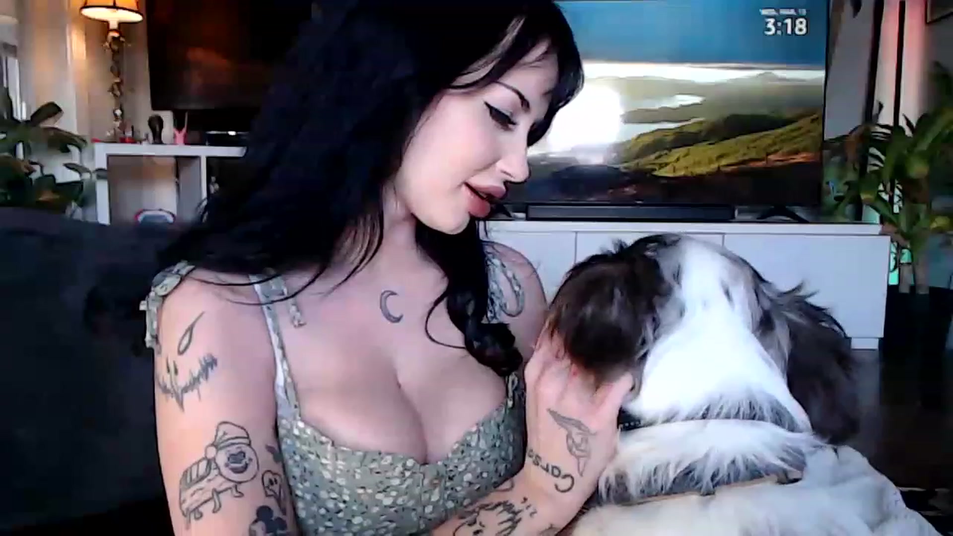Gallery image thumbnail from hornyunicornn's myfreecams stream on, 03/15/2023, 22:45 image 14 of 20