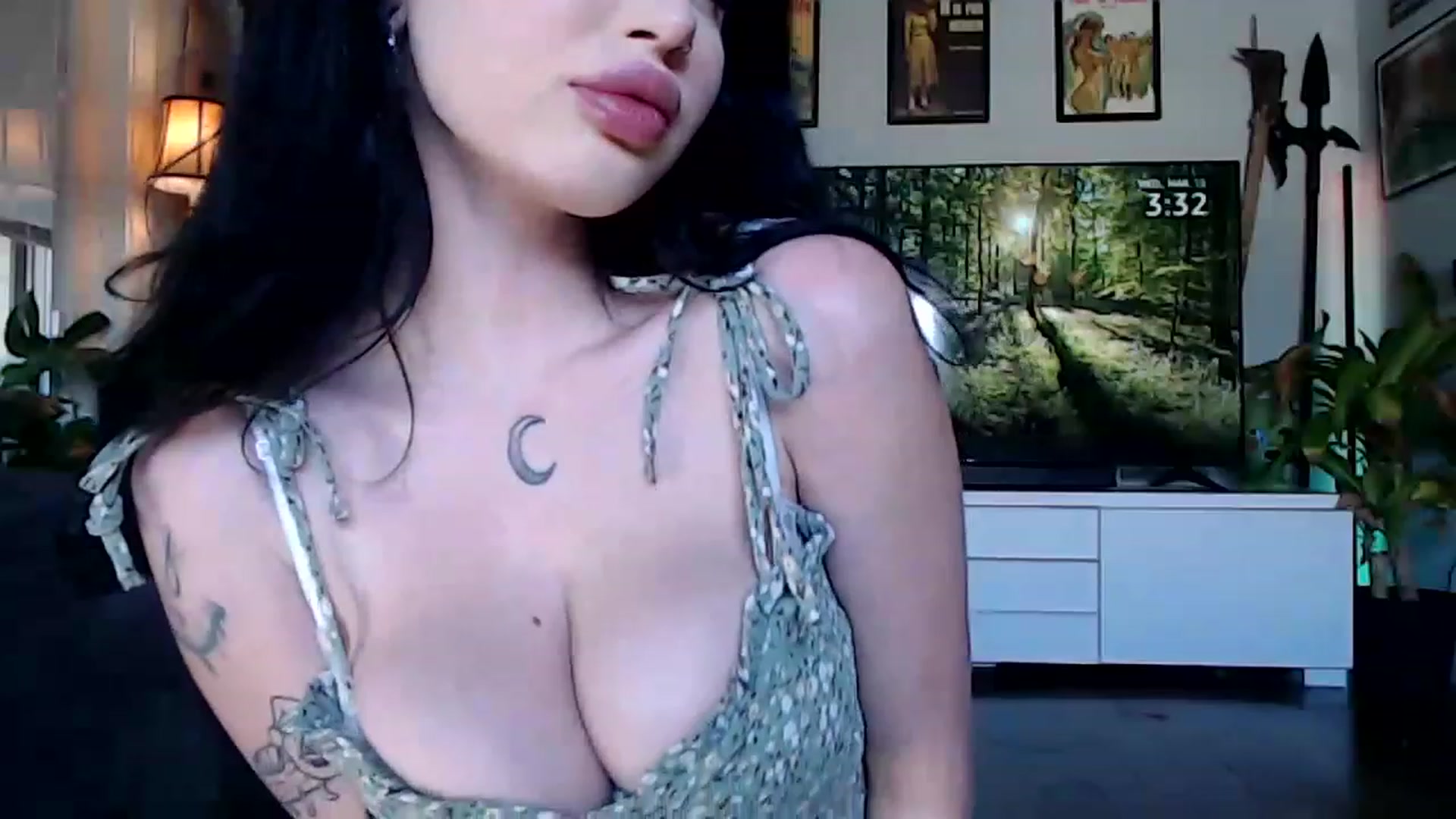 Gallery image thumbnail from hornyunicornn's myfreecams stream on, 03/15/2023, 22:45 image 18 of 20
