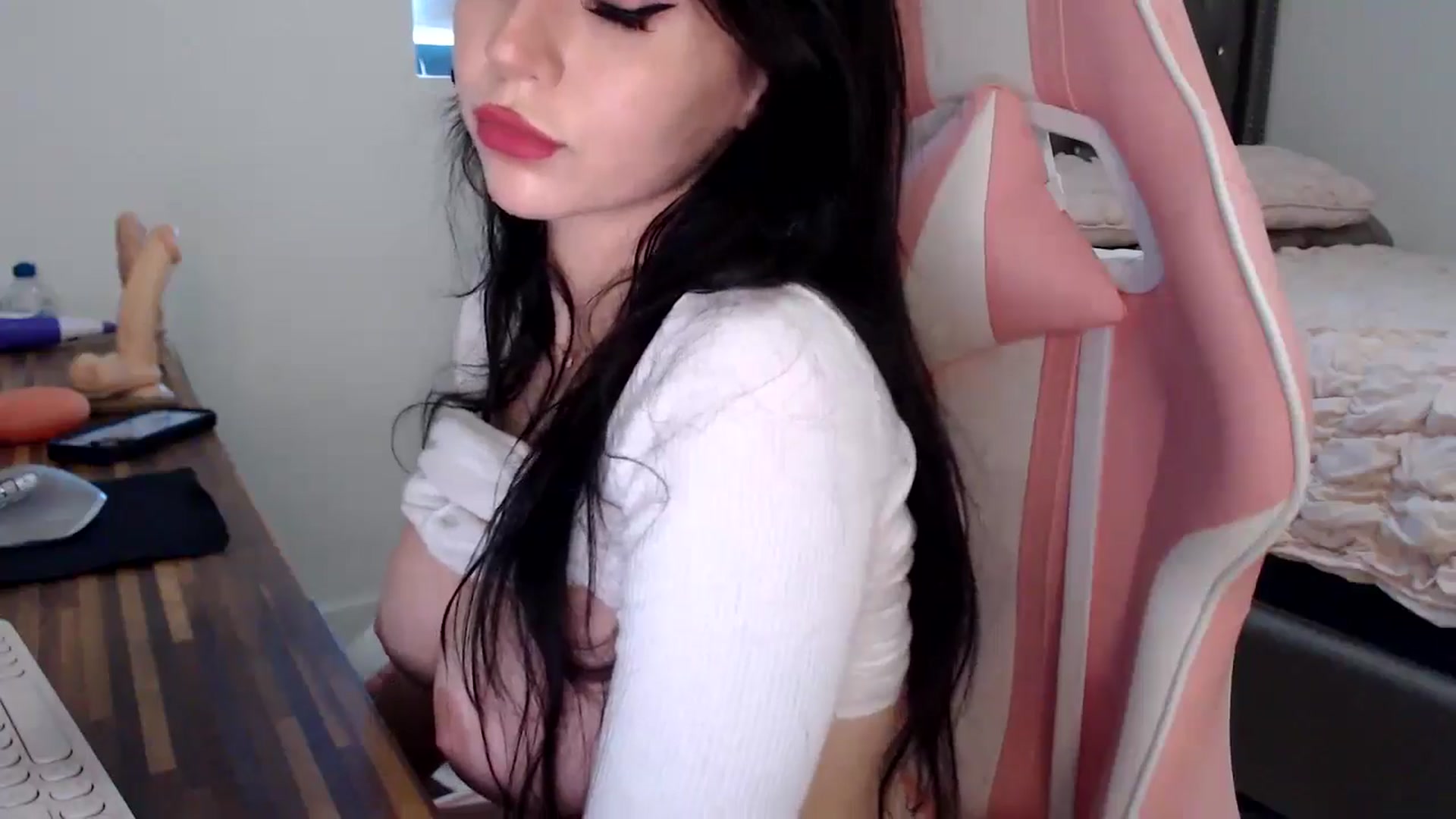 Gallery image thumbnail from hot_emo_girl's myfreecams stream on, 08/10/2024, 23:00 image 17 of 20