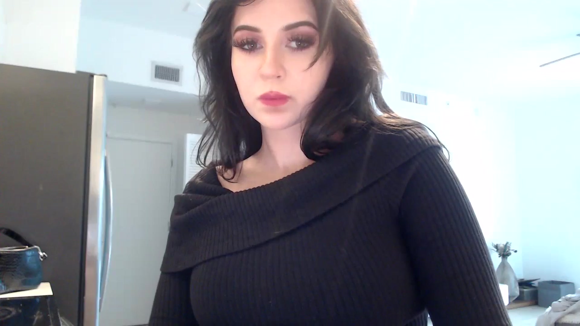 Gallery image thumbnail from hot_emo_girl's myfreecams stream on, 08/18/2024, 22:53 image 7 of 20