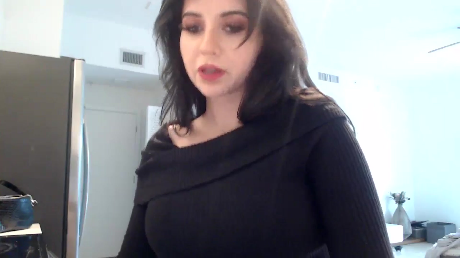 Gallery image thumbnail from hot_emo_girl's myfreecams stream on, 08/18/2024, 22:53 image 8 of 20