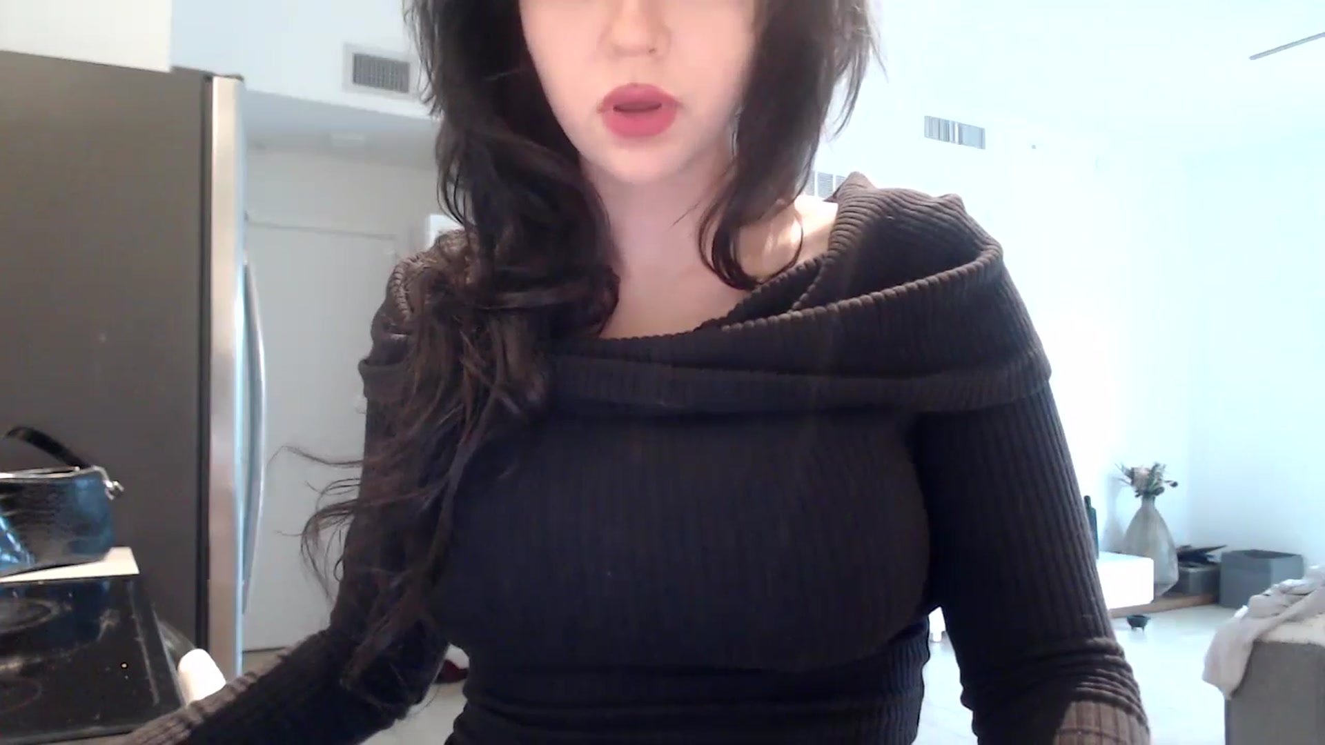 Gallery image thumbnail from hot_emo_girl's myfreecams stream on, 08/18/2024, 22:53 image 12 of 20