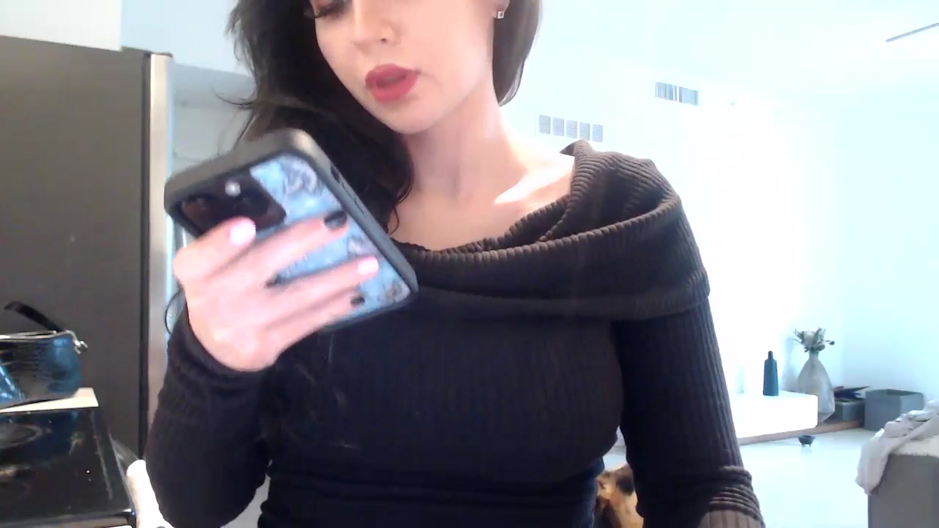 Gallery image thumbnail from hot_emo_girl's myfreecams stream on, 08/18/2024, 22:53 image 17 of 20