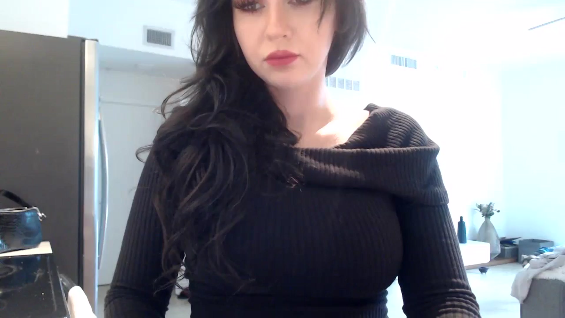 Gallery image thumbnail from hot_emo_girl's myfreecams stream on, 08/18/2024, 22:53 image 1 of 20