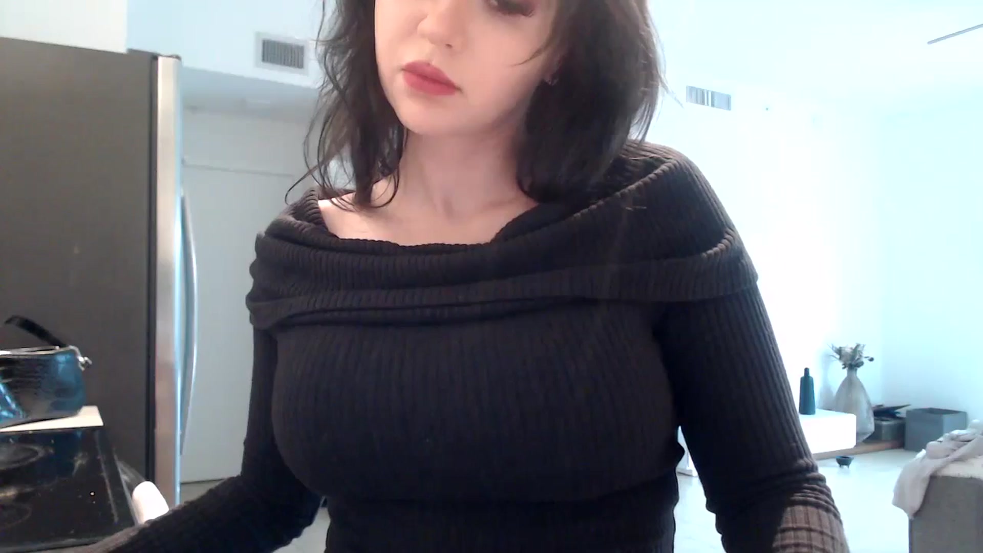 Gallery image thumbnail from hot_emo_girl's myfreecams stream on, 08/18/2024, 22:53 image 9 of 20