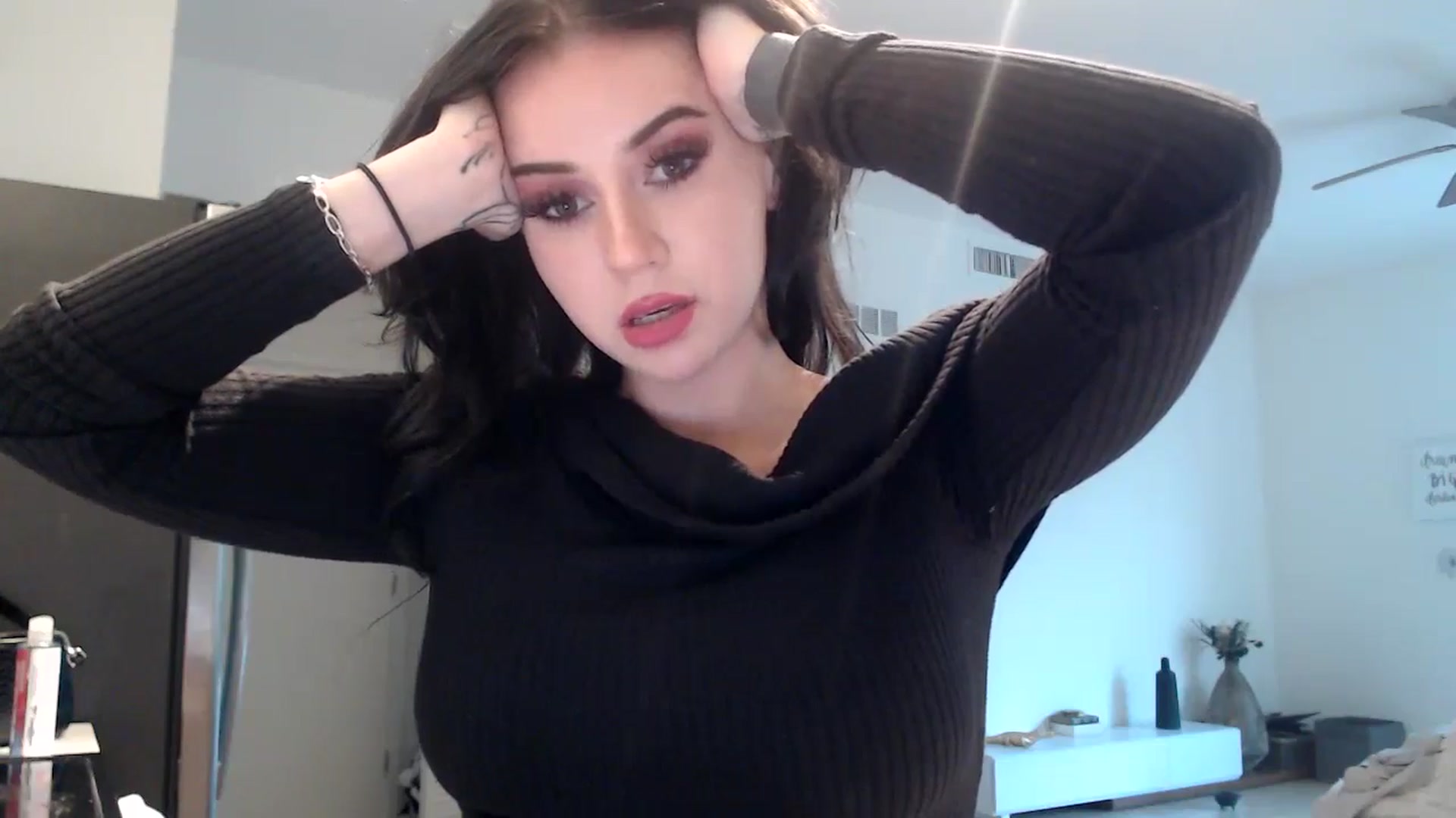 Gallery image thumbnail from hot_emo_girl's myfreecams stream on, 08/18/2024, 23:50 image 18 of 20