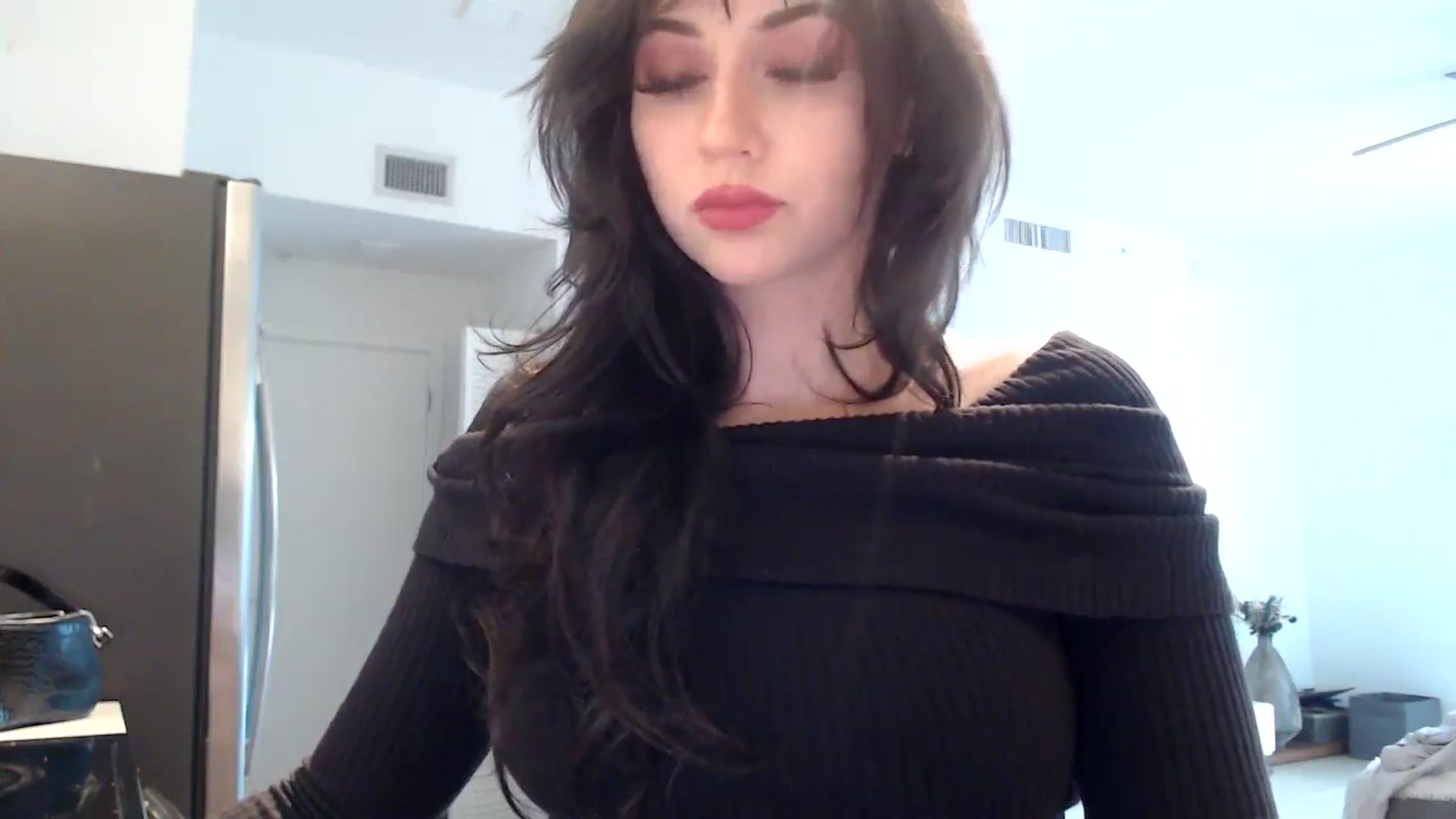 Gallery image thumbnail from hot_emo_girl's myfreecams stream on, 08/18/2024, 23:50 image 3 of 20