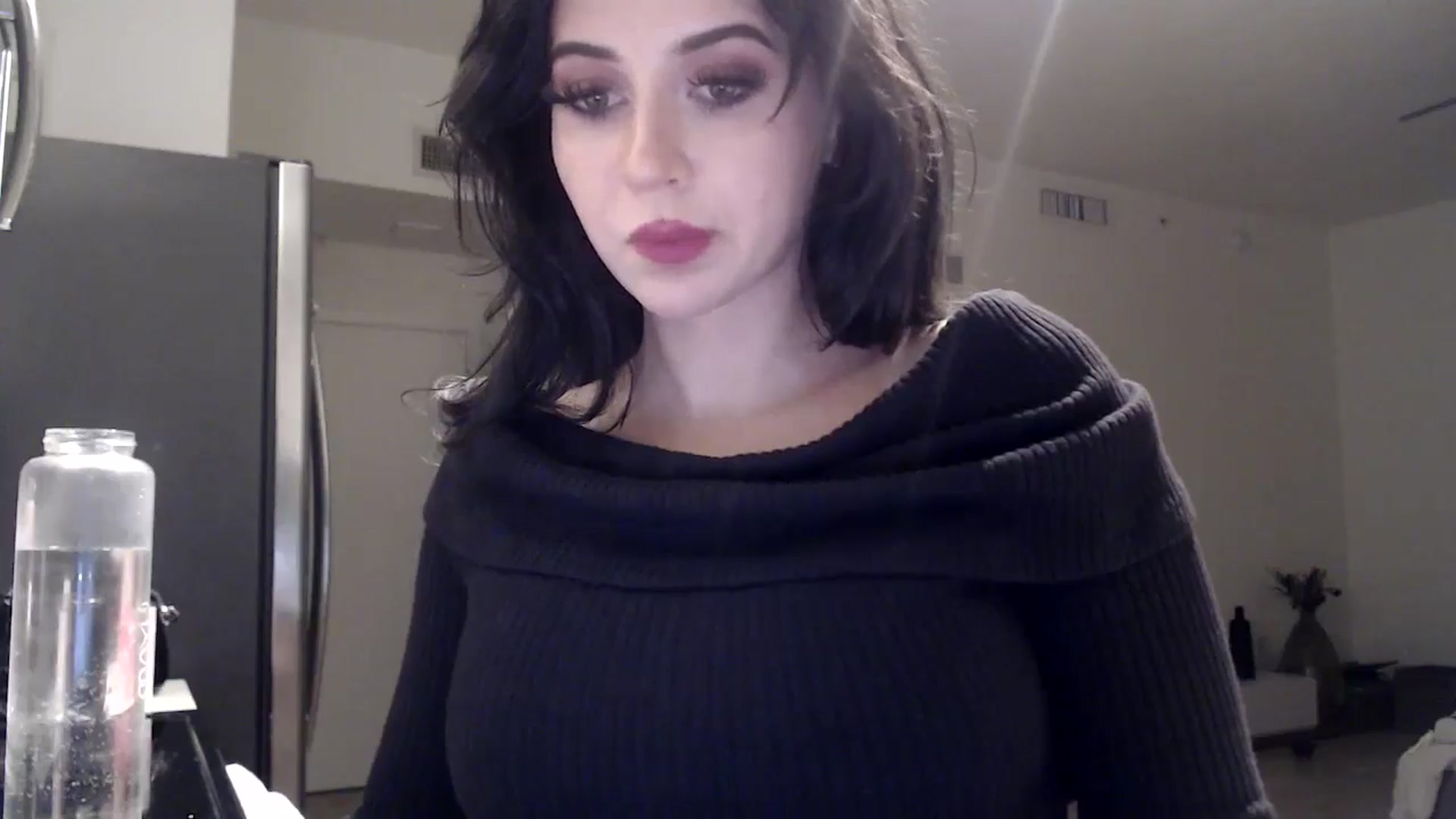 Gallery image thumbnail from hot_emo_girl's myfreecams stream on, 08/19/2024, 24:25 image 17 of 20