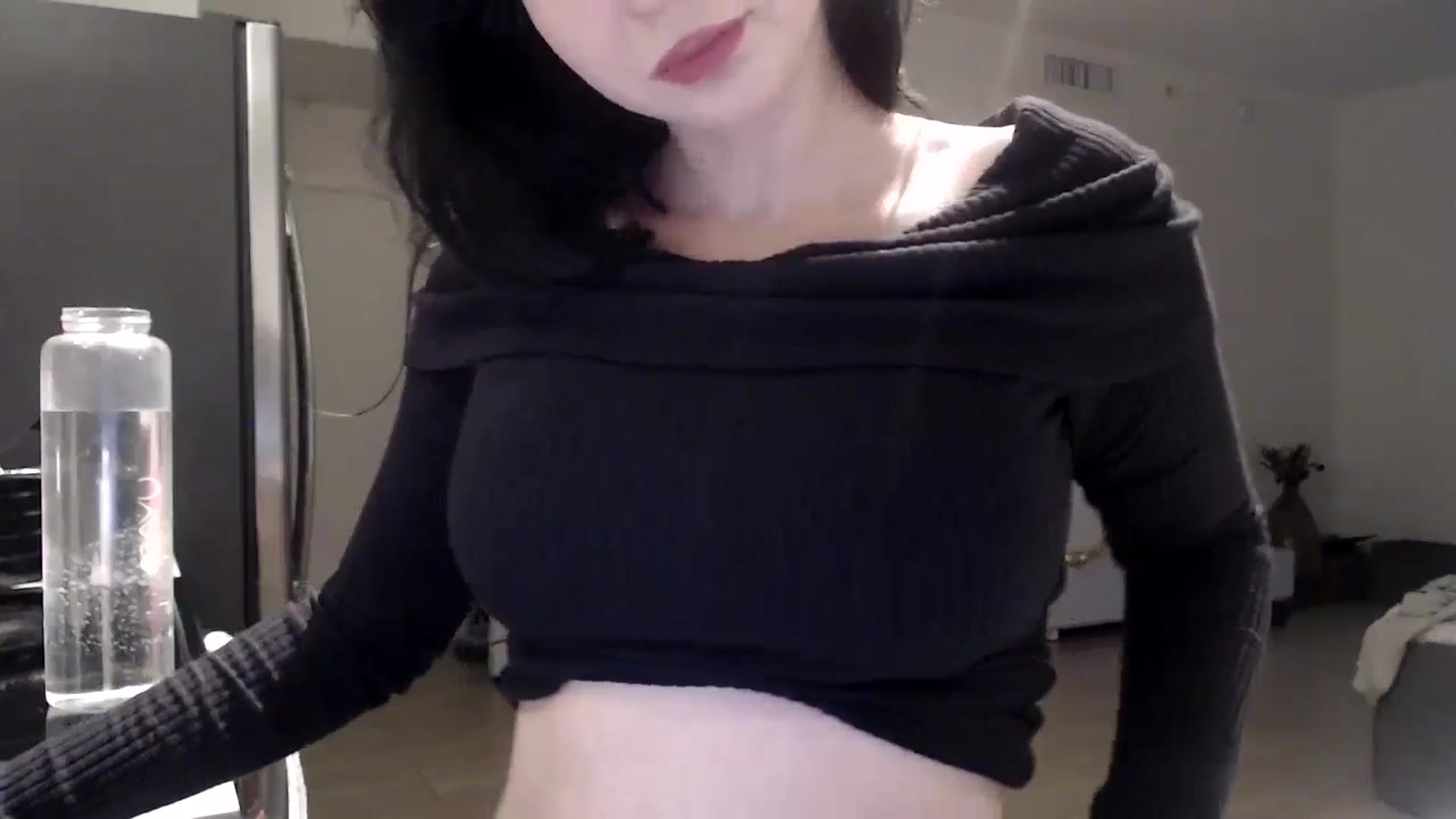 Gallery image thumbnail from hot_emo_girl's myfreecams stream on, 08/19/2024, 24:25 image 5 of 20
