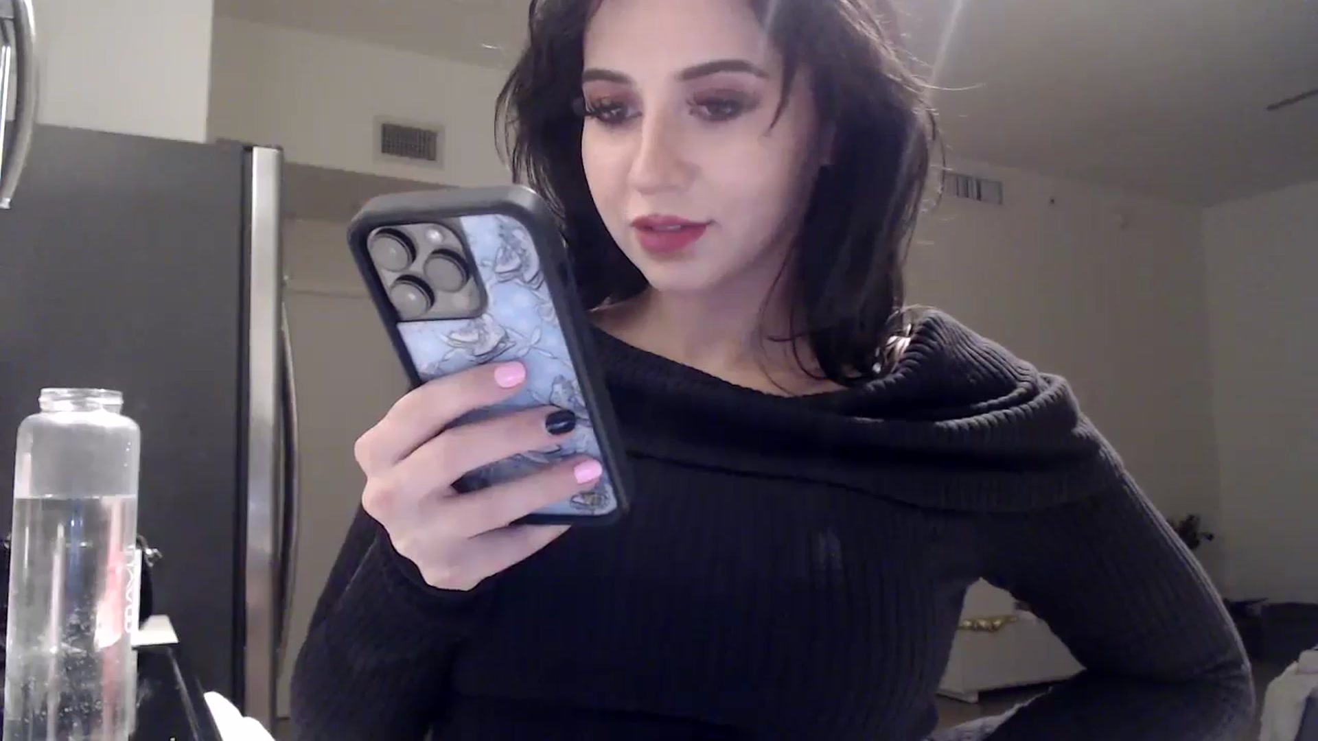 Gallery image thumbnail from hot_emo_girl's myfreecams stream on, 08/19/2024, 24:25 image 20 of 20