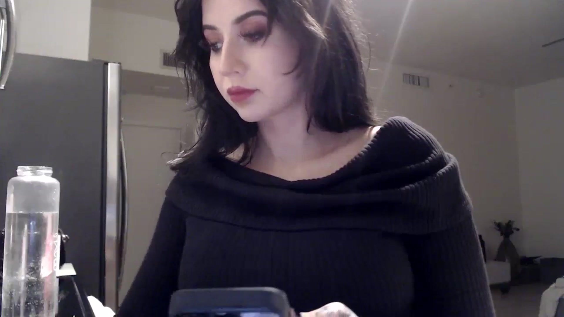 Gallery image thumbnail from hot_emo_girl's myfreecams stream on, 08/19/2024, 24:25 image 18 of 20