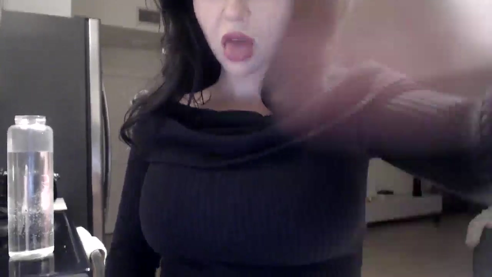 Gallery image thumbnail from hot_emo_girl's myfreecams stream on, 08/19/2024, 24:25 image 13 of 20